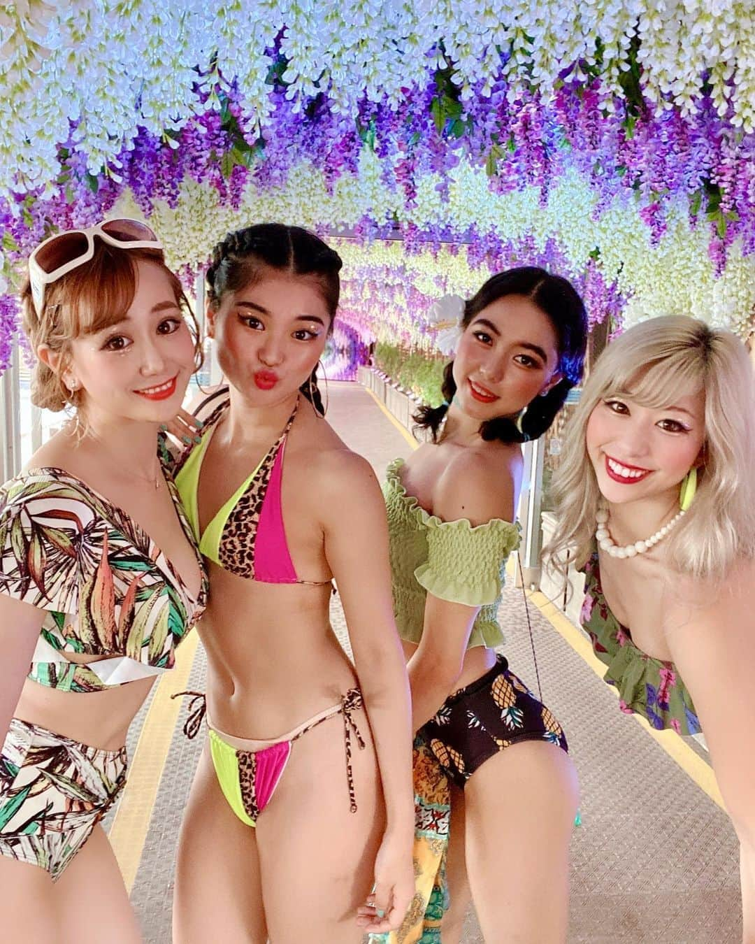 日向カンナさんのインスタグラム写真 - (日向カンナInstagram)「さぁ！夏の終わりに〜!ラジオ番組の出演が決まりました☺️✨✨ 渋谷クロスFM「渋谷女子企画」10/2（金）19:00〜生出演します😉❗️ カンナ喋るぞぉ〜♪ ・ 渋谷クロスFMは外から観覧が出来るので、是非久しぶりに皆さんと会える機会です🤗 是非、会いに来てくださいね🙌🏻✨ ・ 皆さん、番組終わりにチェキを一緒に撮れるようで、来てくれますか🥺✨？1人なので、是非応援に来て欲しいです！ ・ そして〜❗️ 番組内で質問コーナーを設けるそうなので、是非是非「渋谷女子企画」のTwitterにてDMを送ってみてください😉きゃ〜！ 沢山口頭で答えちゃいます💪✨✨ 「日向カンナさん宛」とメッセージに入れてくれると分かりやすいと思います🤗最後にお名前もお忘れなく🙌🏻 ! う〜〜今から楽しみですね🥰 分からない方は、コメントくださいね🌈待ってま〜〜す♪ ・ #夏コーデ #夏 #水着 #夏の思い出 #夏休み #水着コーデ #インスタ映え #写真好き #おすすめ #おすすめスポット #東京 #サマーランド #東京サマーランド #プール #プール遊び #藤の花 #綺麗 #綺麗な景色 #綺麗になりたい #大人カジュアル #大人可愛い #大人可愛いコーデ  #スタイル抜群 #目標 #憧れ #セクシー #渋谷クロスfm #渋谷女子企画 #写真スポット #エンタメ」9月22日 20時53分 - kanna_hinata