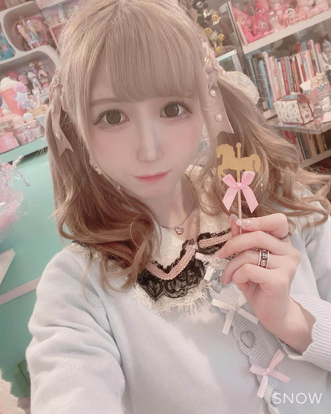 あいにゃんさんのインスタグラム写真 - (あいにゃんInstagram)「@snow_japan の少女漫画フィルターつかってみたよ( ᷇࿀ ᷆ و)و 自分が2次元なったみたいですごい😳✨ ちなみにいつも人物の写真撮る時はSNOW使ってます！！ * * #snowcam #2次元SNOW #少女漫画フィルター   #自撮り女子 #自撮り #自撮り界隈 #被写体 #メイド #コンカフェ #アイドル #地雷 #ゆめかわ #コスプレイヤー #ツインテール #美男美女と繋がりたい #お洒落さんと繋がりたい #animegirl  #japanesegirl #maid #followforfollowback #いいね返し #フォローミー」9月22日 20時54分 - ainyan0310