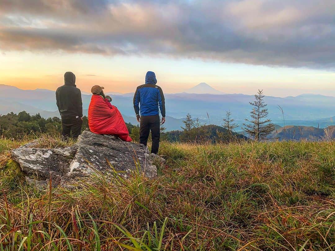 藤井アルダのインスタグラム：「Less,but better🙏  #hiking #mountain #getaway #nature #乾徳山 #kentokusan #thankyou」