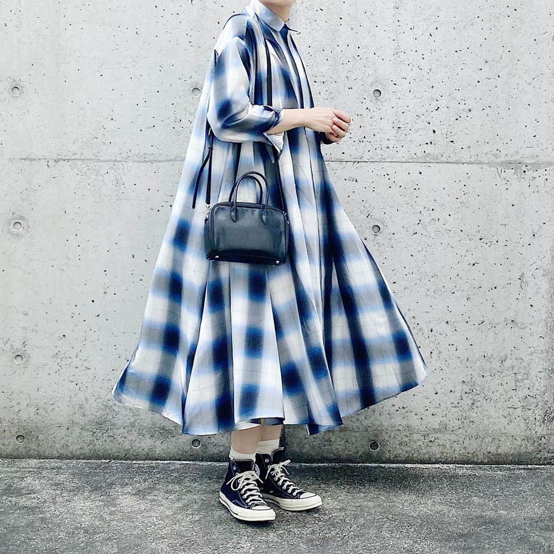ryokoさんのインスタグラム写真 - (ryokoInstagram)「▪︎ . オンブレチェックのワンピース 冬はニットに合わせたい . . . dress #dahlia #unitedarrows  bag #artsandscience  shoes #converse #ct70」9月22日 20時59分 - ryo___ka
