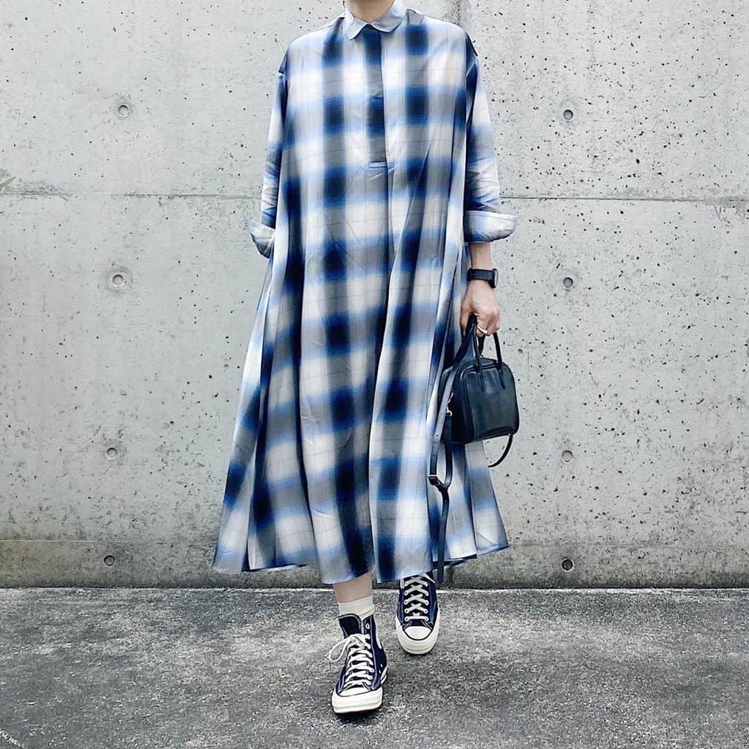 ryokoさんのインスタグラム写真 - (ryokoInstagram)「▪︎ . オンブレチェックのワンピース 冬はニットに合わせたい . . . dress #dahlia #unitedarrows  bag #artsandscience  shoes #converse #ct70」9月22日 20時59分 - ryo___ka