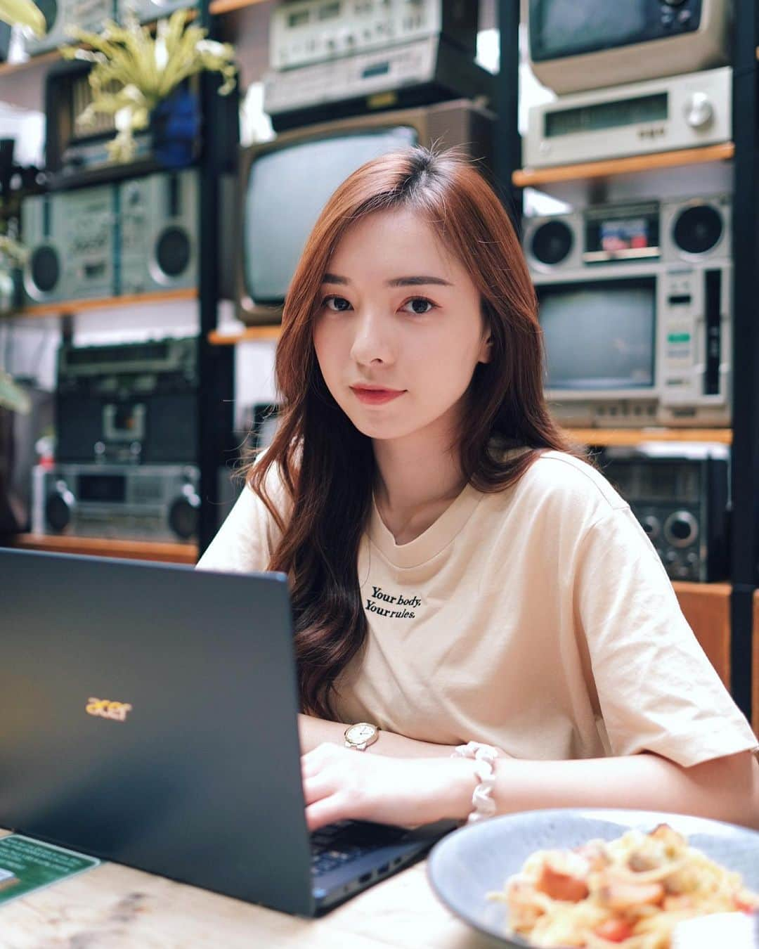 STEPHY YIWENさんのインスタグラム写真 - (STEPHY YIWENInstagram)「Chillin chillin ♪  Acer Swift 5 comes with pre-installed Microsoft Office for lifetime.Get yours now at Acer online store, also available at Shopee and Lazada ❤️  Get more. Do More. With a complete PC. #MyAcer #Windows10 #Swift 5 #OPI」9月22日 21時00分 - stephyyiwen