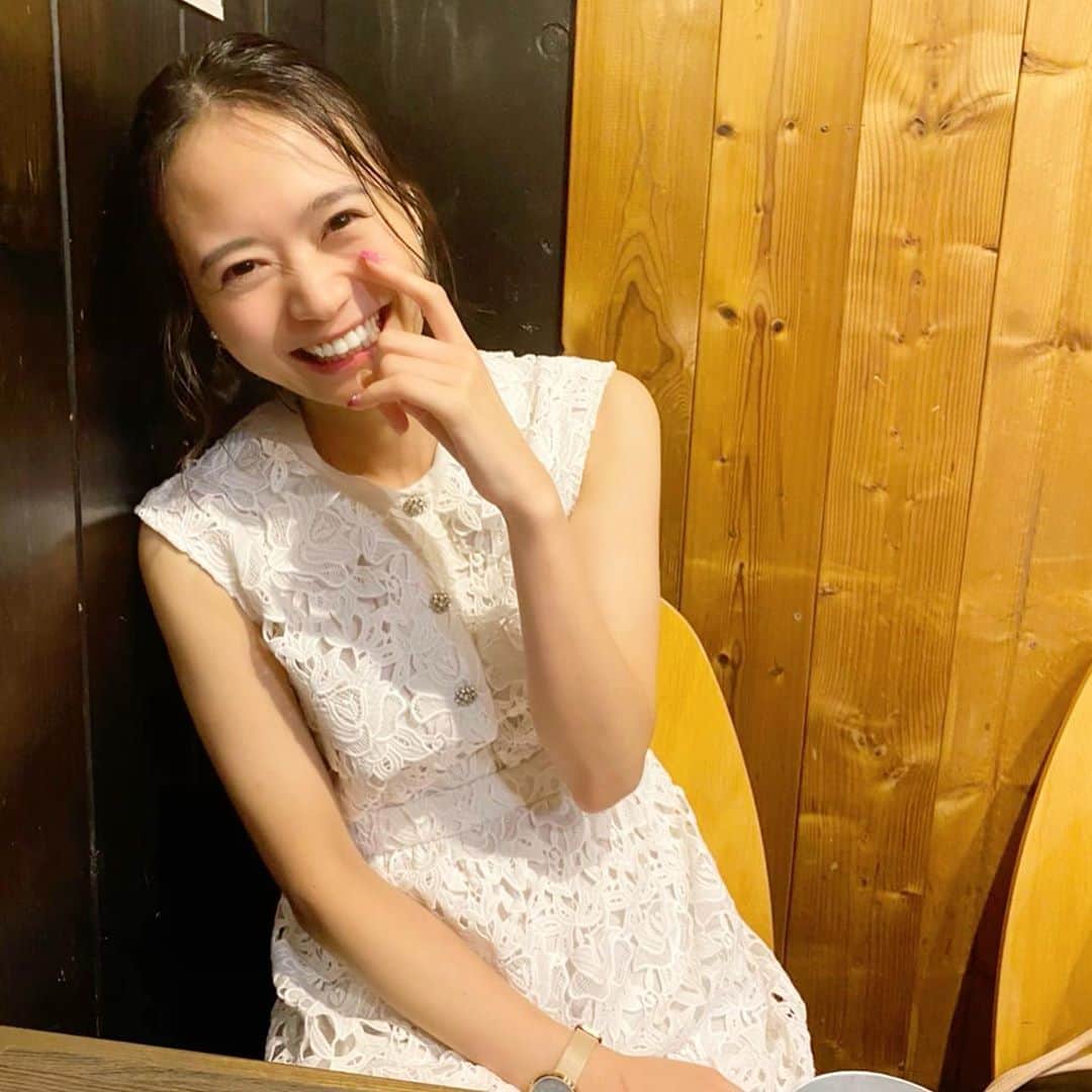 のインスタグラム：「とりあえず楽しそうだからいい。﻿ ﻿ #お酒が好きなんだなーがわかるね #最後のダメー🙅‍♀️はなんでしょう笑 #皆様はどんな4連休でしたか？ #私はロケで久々の遠征 #家着いたらチャイと戯れてきっと爆睡することでしょう🐈」