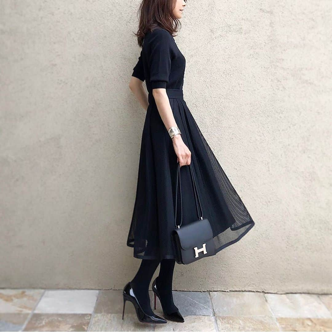 akko3839さんのインスタグラム写真 - (akko3839Instagram)「﻿ ﻿ ﻿ black coordinate﻿ ﻿ ﻿ パールボタンカーデ着回し﻿ フレアスカートとも相性バッチリ👌🏻﻿ ﻿ ﻿ ﻿ top  @urs_official﻿ skirt #sysorus﻿ bag #hermes﻿ pumps #louboutin﻿ ﻿ ﻿ ﻿ ﻿ ﻿ ﻿ ﻿ ﻿ #前後2wayパール釦ニットカーディガン#urs_official#urs_styling#ユアーズ#コーデ#コーディネート#instagood#outfit#code#instalike#fashionista#instafashion#ootd#simple#chic#style#stylish#styleblogger#Instafashion#fashiongram#mystyle#fashionista ﻿」9月22日 21時04分 - akko3839