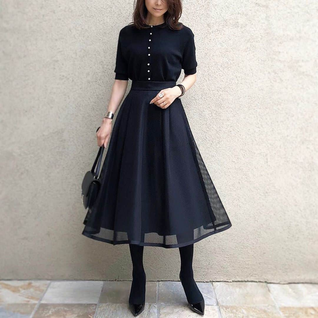 akko3839さんのインスタグラム写真 - (akko3839Instagram)「﻿ ﻿ ﻿ black coordinate﻿ ﻿ ﻿ パールボタンカーデ着回し﻿ フレアスカートとも相性バッチリ👌🏻﻿ ﻿ ﻿ ﻿ top  @urs_official﻿ skirt #sysorus﻿ bag #hermes﻿ pumps #louboutin﻿ ﻿ ﻿ ﻿ ﻿ ﻿ ﻿ ﻿ ﻿ #前後2wayパール釦ニットカーディガン#urs_official#urs_styling#ユアーズ#コーデ#コーディネート#instagood#outfit#code#instalike#fashionista#instafashion#ootd#simple#chic#style#stylish#styleblogger#Instafashion#fashiongram#mystyle#fashionista ﻿」9月22日 21時04分 - akko3839