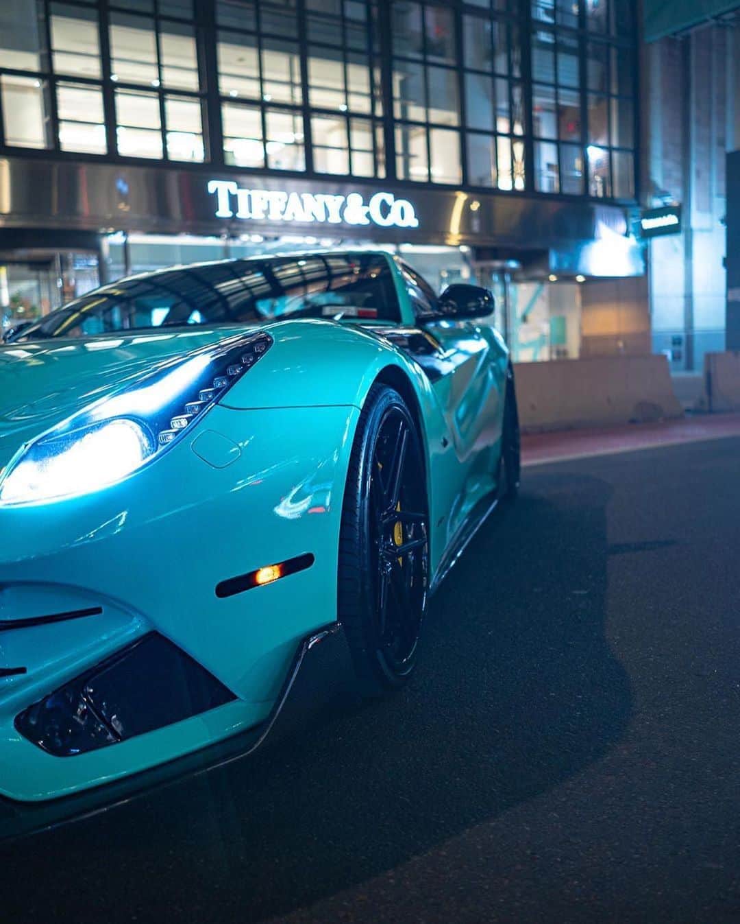 CarsWithoutLimitsさんのインスタグラム写真 - (CarsWithoutLimitsInstagram)「Tiffany Blue #Ferrari F12 built/owner @mr_nolimit01  Photos @respecthashooter  #carswithoutlimits #f12」9月22日 21時11分 - carswithoutlimits