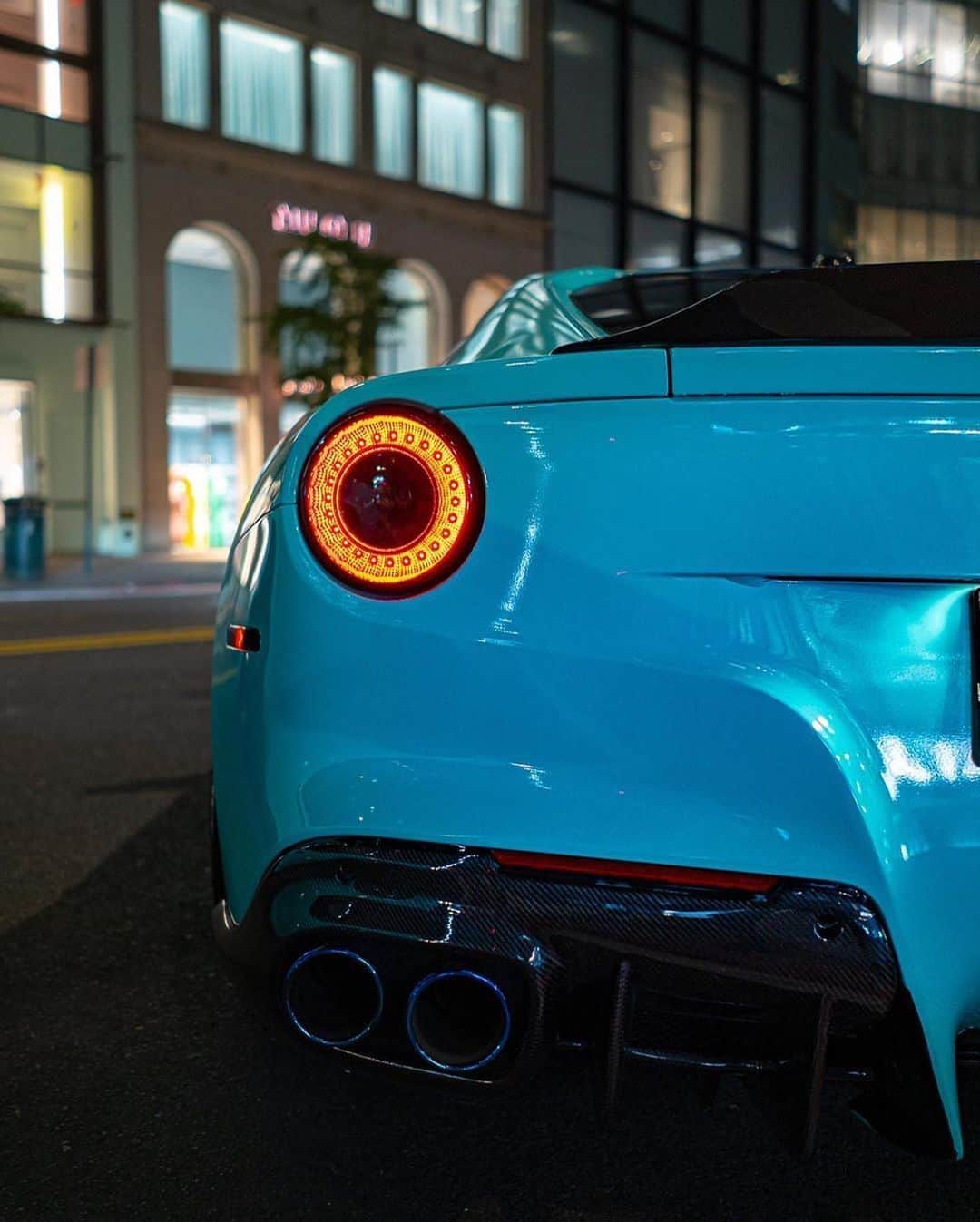 CarsWithoutLimitsさんのインスタグラム写真 - (CarsWithoutLimitsInstagram)「Tiffany Blue #Ferrari F12 built/owner @mr_nolimit01  Photos @respecthashooter  #carswithoutlimits #f12」9月22日 21時11分 - carswithoutlimits