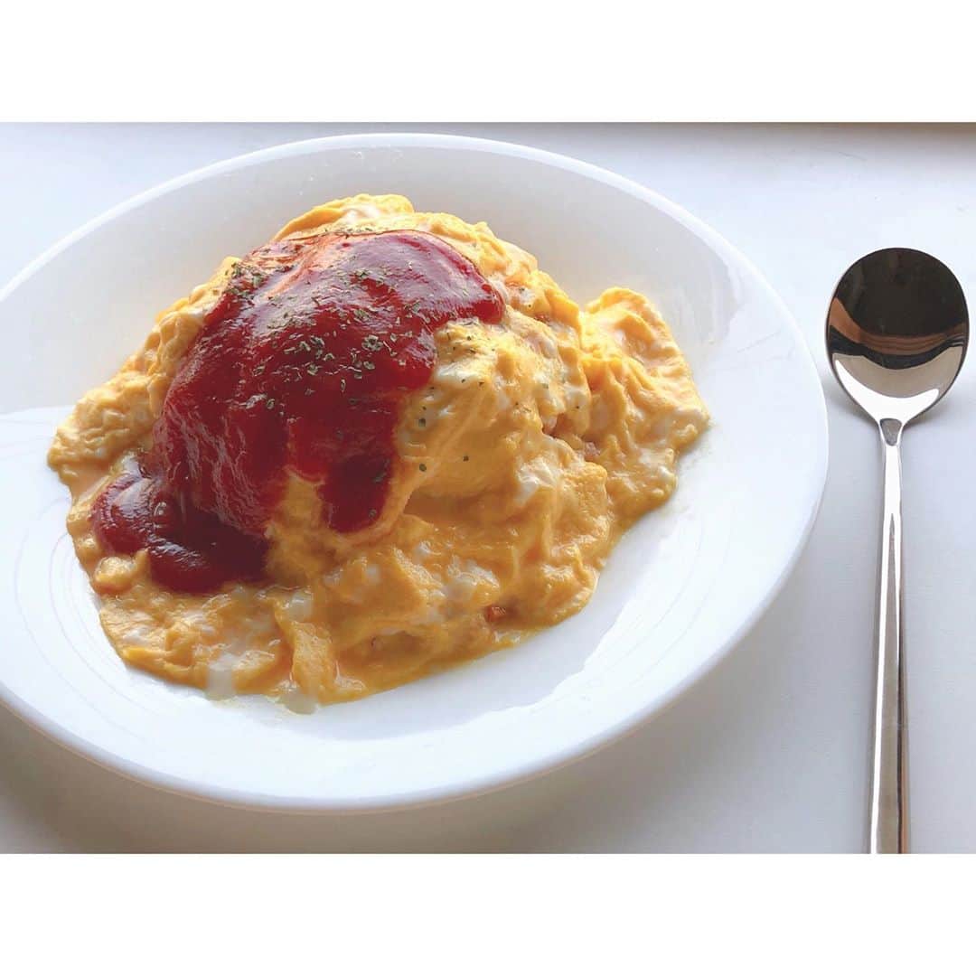 小牧那凪のインスタグラム：「オムライス！  #おうちごはん  #手料理  #オムライス #料理記録  #自炊  #omeletterice  #homecooking」