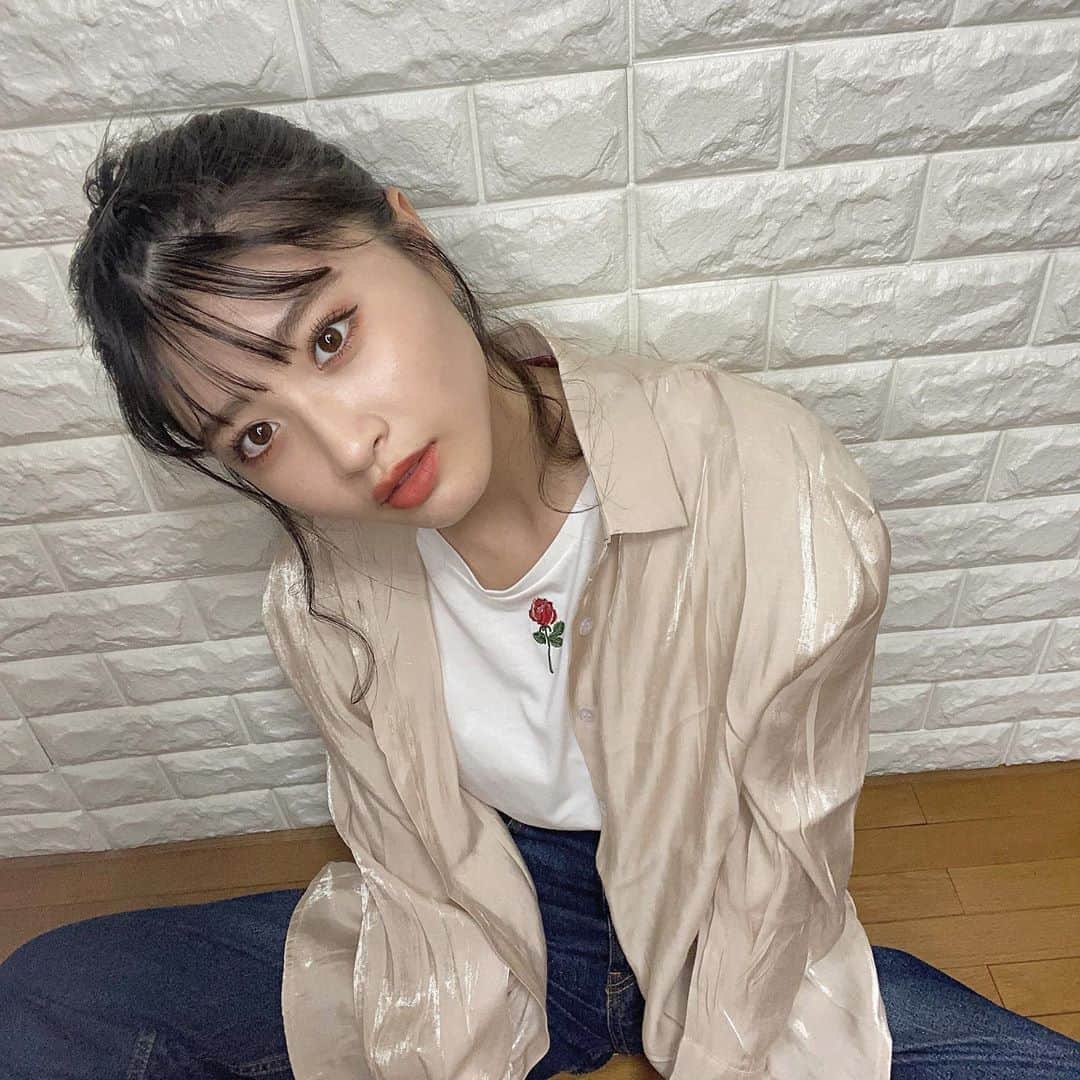 若林真帆のインスタグラム：「季節の変化を感じます、、最近寒いね🤧」