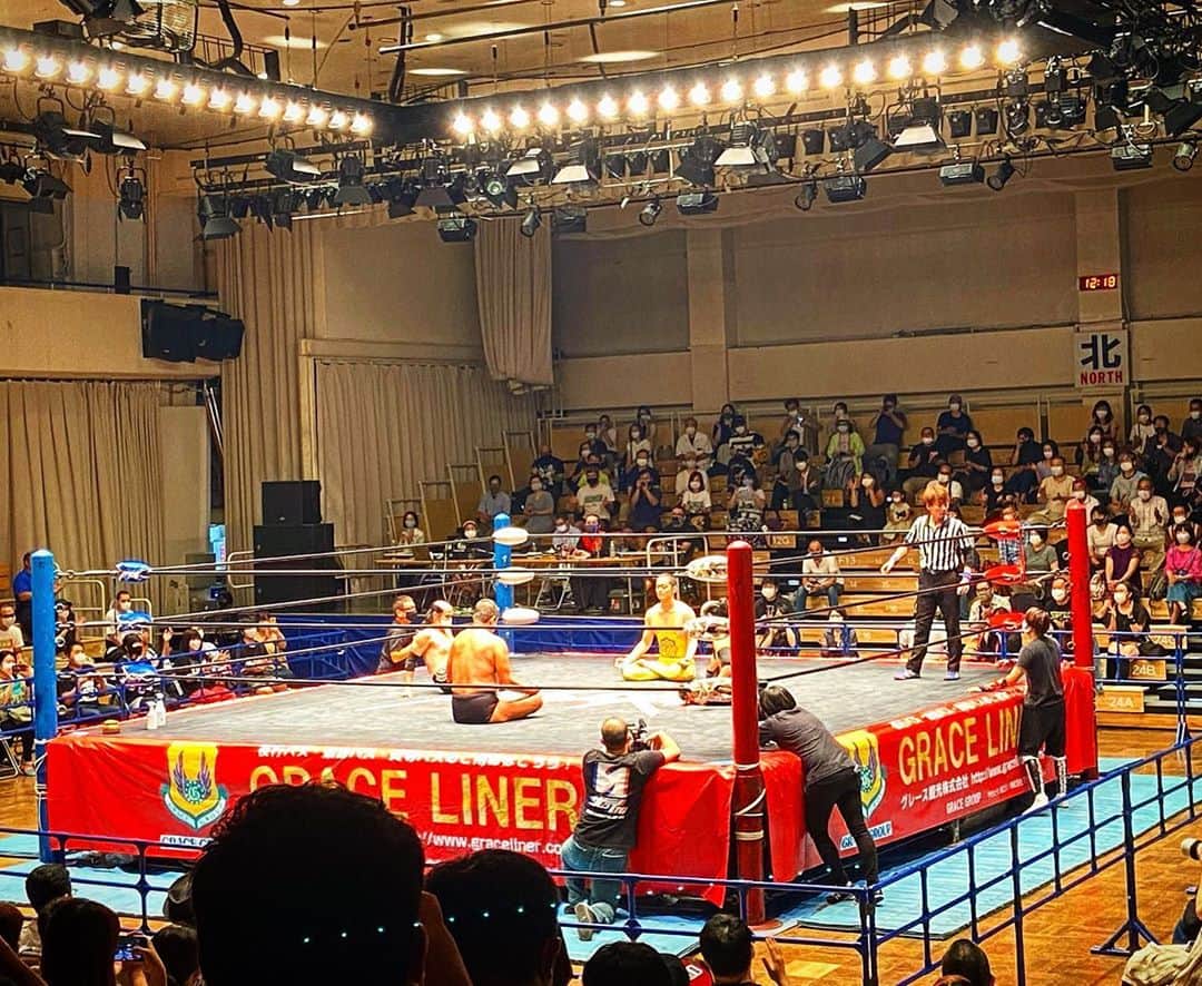 福田洋のインスタグラム：「BASARA後楽園大会でした。 BASARAの良いところはみんながベストを尽くすところ。 ベストは楽しみの中でしか生まれないから尊い❣️  今のような状況の中で、思ってた以上にたくさんの人たちに来てもらえたのも嬉しい🙏🌸  望んだことが望んだようになっている世界🙏宇宙最高🙏  #感謝 #感激 #ヨガ #ARASHI ❣️」