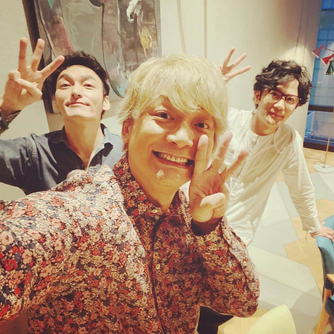 香取慎吾さんのインスタグラム写真 - (香取慎吾Instagram)「ありがとうございます！ 感謝の笑顔で #BISTRO_J_O ！ いただきます！ 乾杯！！ #香取慎吾 #稲垣吾郎 #草彅剛  #NAKAMAtoMEETINGvol1_5 #新しい地図3周年」9月22日 21時25分 - katorishingo_official