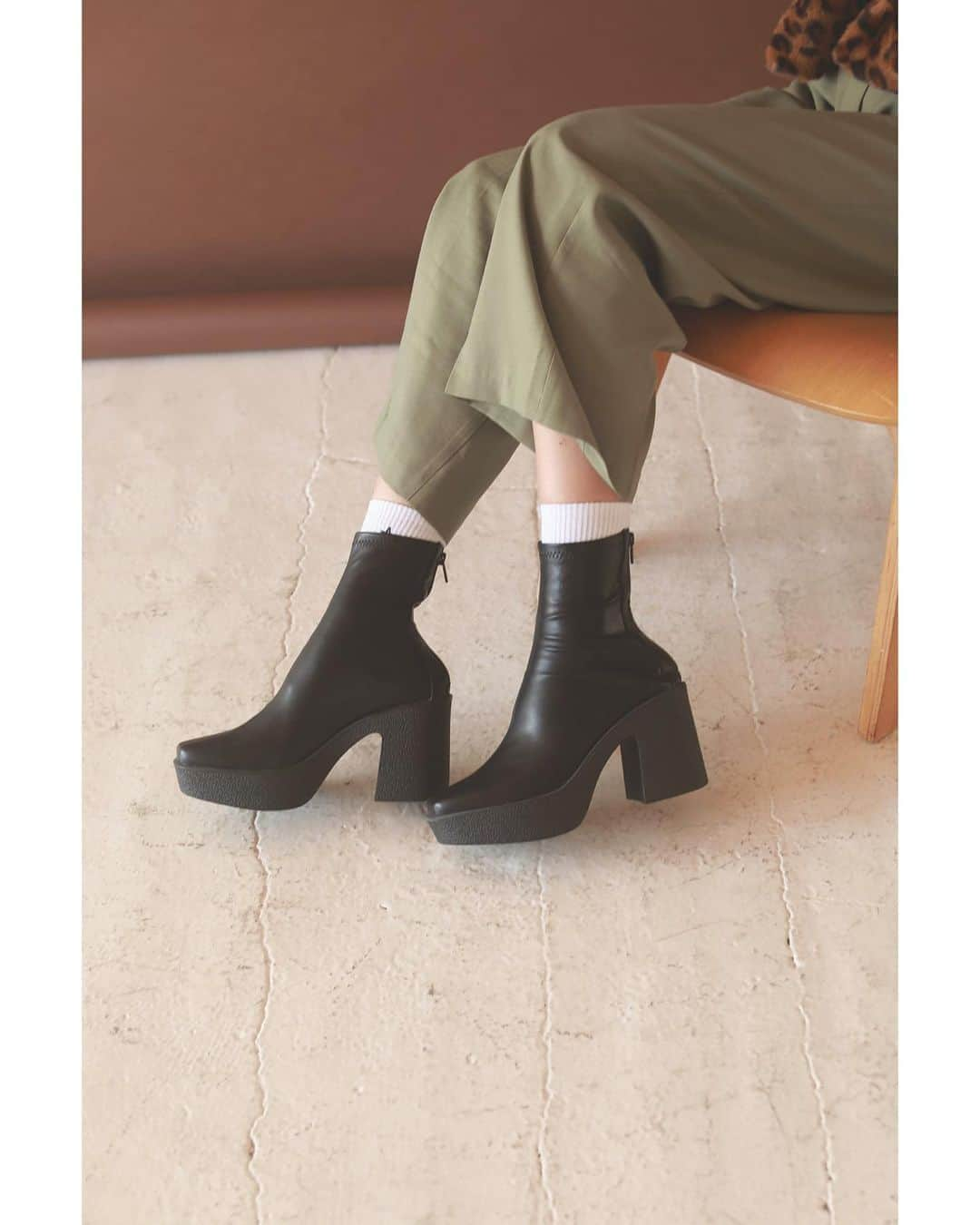 AMAILさんのインスタグラム写真 - (AMAILInstagram)「#AMAIL Macaron boots ¥15,000+tax color:WHT/BLK size:S/M/L 9月23日(水)12:00～予約販売スタート。 10月商品」9月22日 21時25分 - amail_official