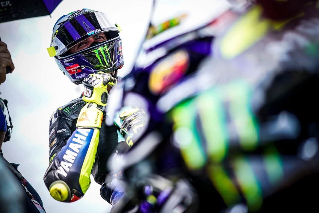 バレンティーノ・ロッシのインスタグラム：「Misano World Circuit,Italia  Domenica,gara MotoGP  📸 @gigisoldano @falex79 Tino Martino」