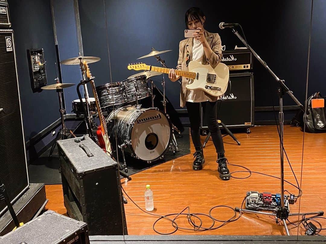 Luna.（ルナ）さんのインスタグラム写真 - (Luna.（ルナ）Instagram)「フェンダー カスタム ショップ🎸🤍 枯れた音がとても美しい #Fender」9月22日 21時38分 - luna.singuitar