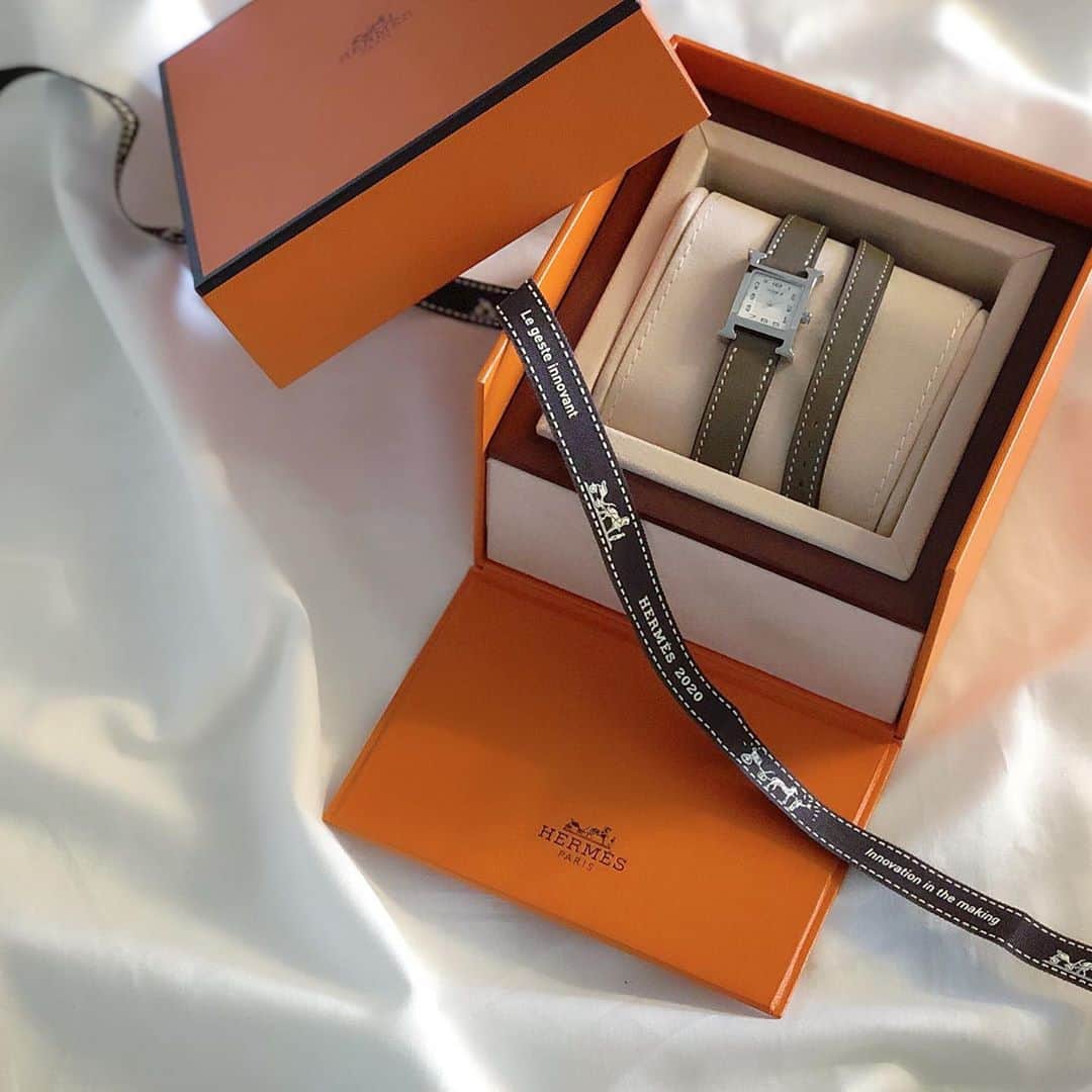 のインスタグラム：「* * 🍊⌚️🧡 * #hermes #エルメス #hウォッチ #hwatch #エルメス時計 #エトゥープ」