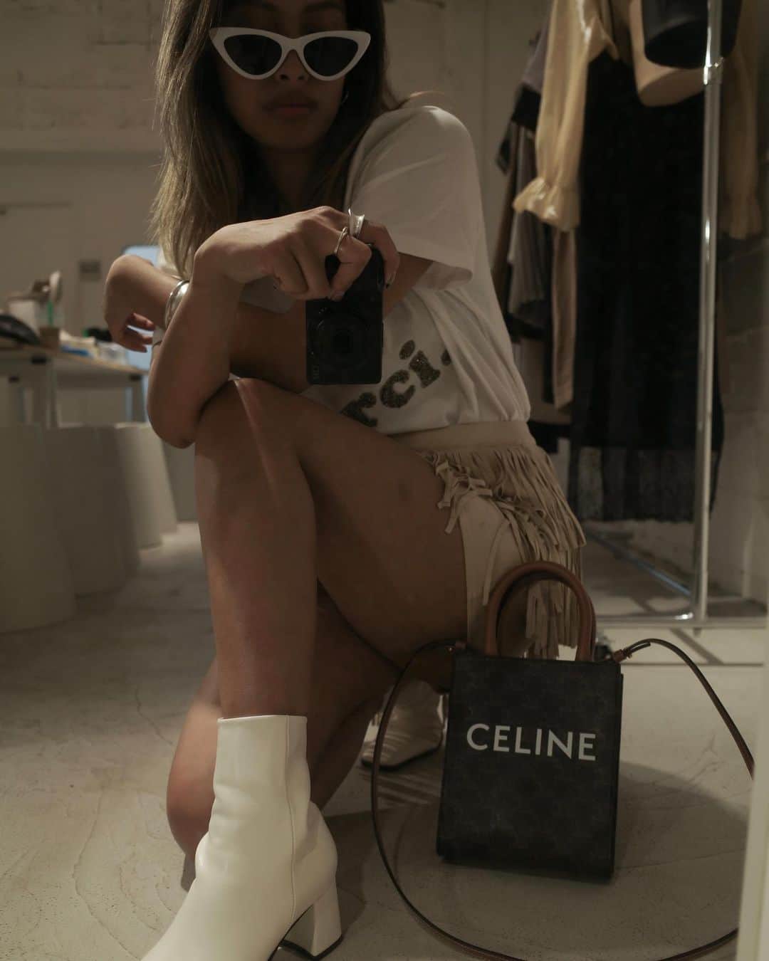 島野ミキさんのインスタグラム写真 - (島野ミキInstagram)「・ ・ tops&skirt… @hm  bag… @celine boots… @mariafashiongram / @mariaohba  明日はマリアのブランドの撮影day♡ ・ ・ #code#fashion#outfit#ファッション#コーデ#カジュアルコーデ#シンプルコーデ#bag#ラテ肌#海外ファッション#mikistyle #skirt#スカートコーデ#celine#サングラス#いつコ #シュートブーツ#秋服コーデ #mine#wear#AW#boots#sunglasses#coordinate#Autumn#autumnfashion#hm」9月22日 21時48分 - miki_shimano