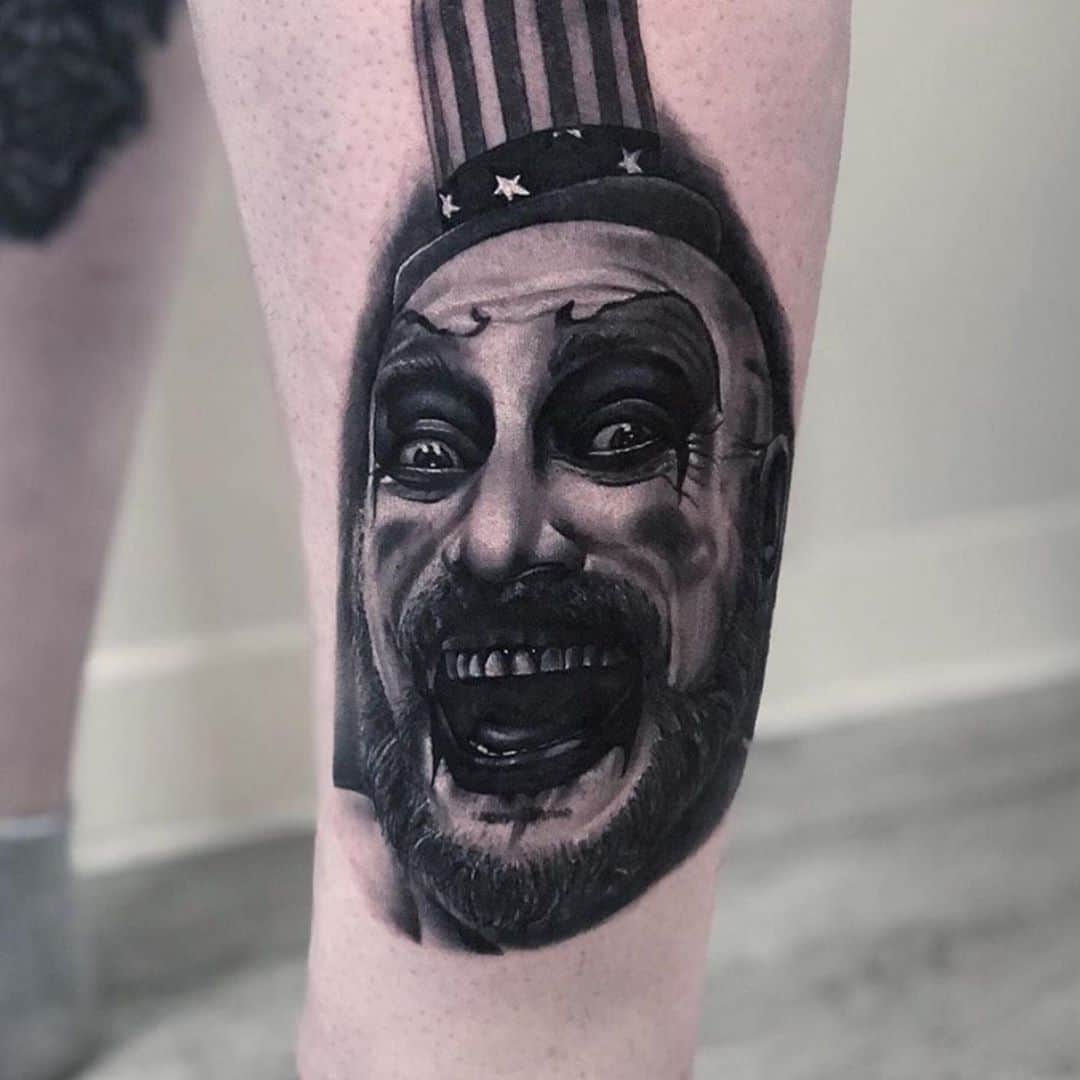 ロブ・ゾンビさんのインスタグラム写真 - (ロブ・ゾンビInstagram)「It’s Tattoo Tuesday! Today we pay tribute to Captain Spaulding through a batch of very fine tattoos! Inking the Captain in your skin is a pretty serious tribute. #captainspaulding #houseof1000corpses #thedevilsrejects #3fromhell #tattootuesday #robzombie」9月22日 21時54分 - robzombieofficial