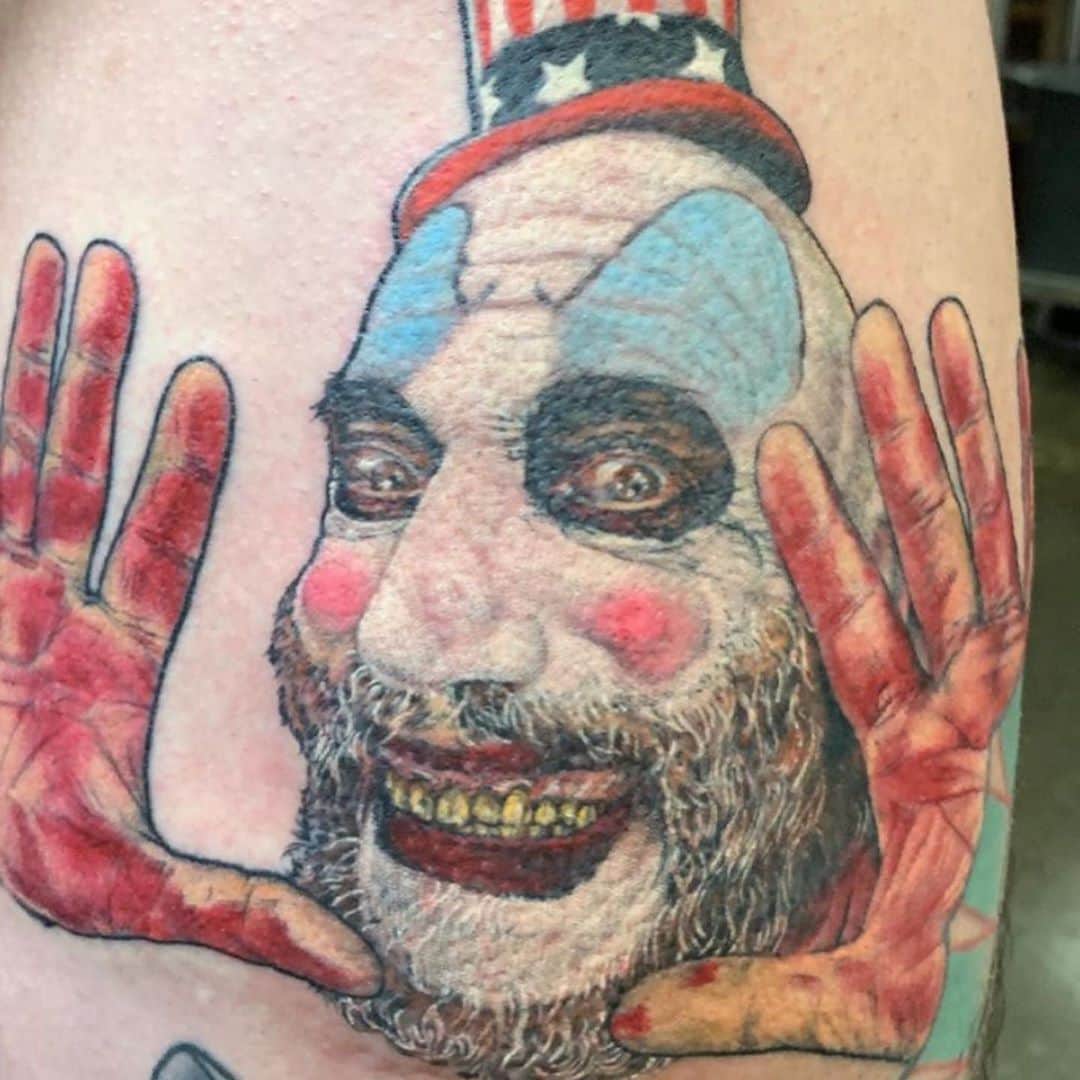 ロブ・ゾンビのインスタグラム：「It’s Tattoo Tuesday! Today we pay tribute to Captain Spaulding through a batch of very fine tattoos! Inking the Captain in your skin is a pretty serious tribute. #captainspaulding #houseof1000corpses #thedevilsrejects #3fromhell #tattootuesday #robzombie」