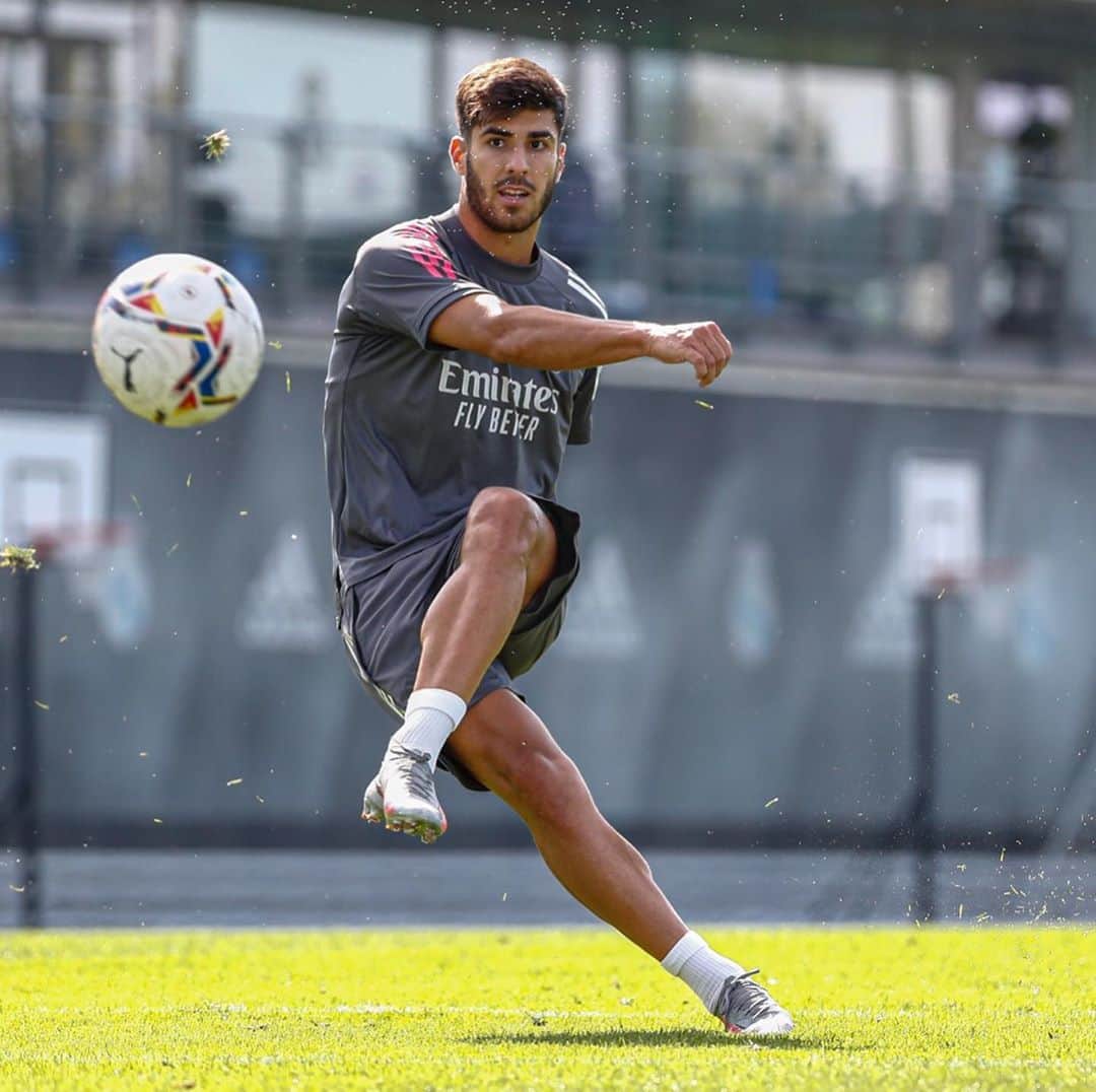 マルコ・アセンシオのインスタグラム：「Focus. 💪🏽⚽️」