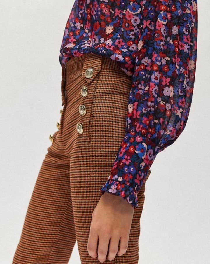 デレクラムのインスタグラム：「Inspired by the classic sailor pant, our iconic cropped flare pant is reimagined in the Corinna Cropped Flare Trouser.」