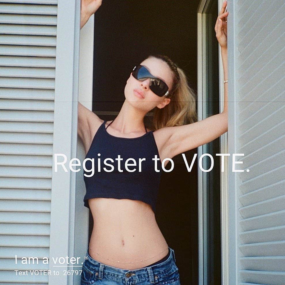 ニコラ・ペルツのインスタグラム：「it’s hard to believe, but the election has already started and some states are open for early voting. today is #NationalVoterRegistrationDay so make sure you and your friends are registered, we need everyone’s voice and vote in this election. #iamavoter  text VOTER to 26797 to make sure you are registered to vote and to receive all important election information  if you are already registered, text VOTER to 26797 to find out if you are eligible to vote early or to vote by mail and request your mail-in ballot.」