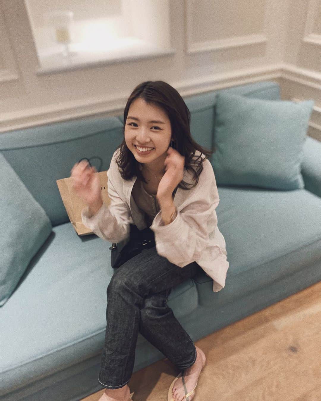 のインスタグラム：「.  手がうるさい笑」