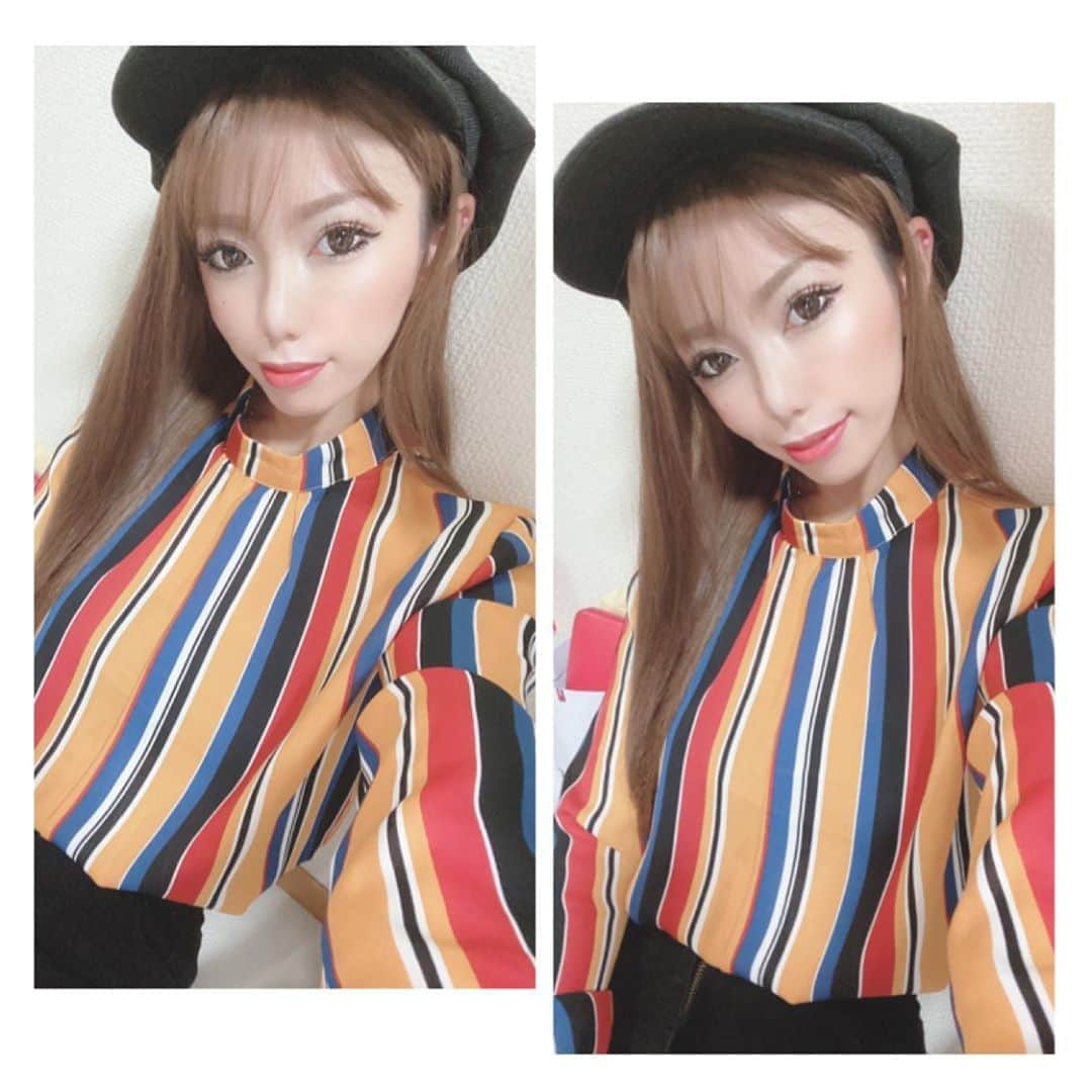 あゆかのインスタグラム：「もう秋だね、寒いし今日雨だし☔️ なんかカメラ機能すごくて 上半身が全部入る😝 今日るいちゃんと撮ろ！笑  あ、1.7万人💕 みんなありがとうございます😍 今質問コーナーやってるから よかったら質問してね！！  .  #千葉キャバクラ#千葉富士見キャバ嬢#千葉富士見町キャバ嬢#千葉富士見キャバクラ#arドレス#ジュエルズドレス#コロナに負けるな#コロナに負けるな日本#オンラインキャバクラ#ファッション好きな人と繋がりたい#ヘアメイク#お家スタイル#息してる？#followｍe4 #follow4like#followtrain」
