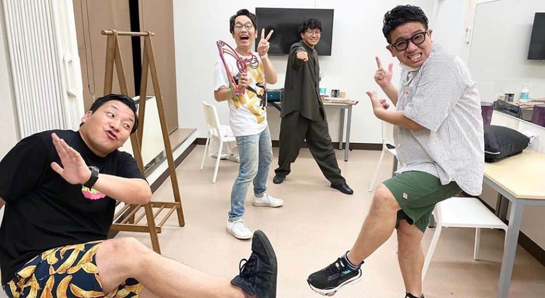きむちゃんのインスタグラム：「だんご四兄弟でした  #トークほとんどできず #なんかこうゆうのもアリかな #終演時間が過ぎてたから #盛り上がり始めた #笑 #こんなライブも素敵 #よしもと有楽町シアター」