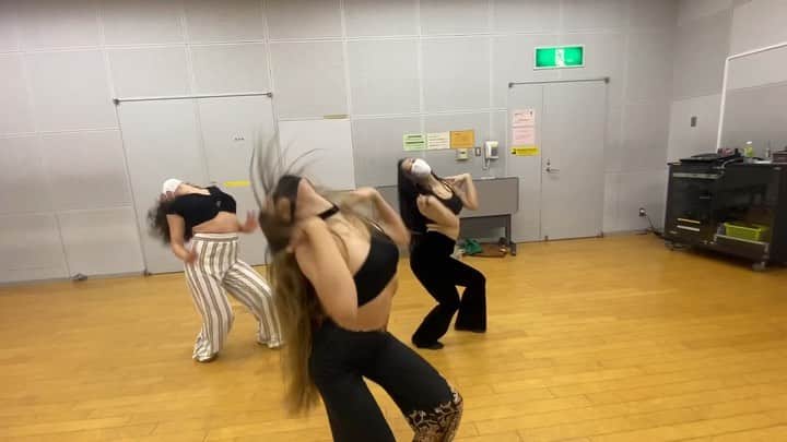 のインスタグラム：「_ . 9/21 VOGUE WS👠 choreo by @hikari.furuta . wiz @yakkkko.y . 🎶Tropical Vogue Vol.3 Mixtape/ @lazyflow . Love my family💗💗💗 . 10月からMy motherのレギュラーレッスンが 名古屋でたくさんスタートするから絶対行くべし🔥 . . @houseoforicci @hikari_family #dance#dancer#dancevideo#vogue#voguedance #voguing#voguer#voguedancer#voguefemme #voguefem#feminine#sexy#asiangirls #lazyflow#houseoforicci#houseoforiccijapan #theoricciway#HIKARIfamily#ayanaoricci」