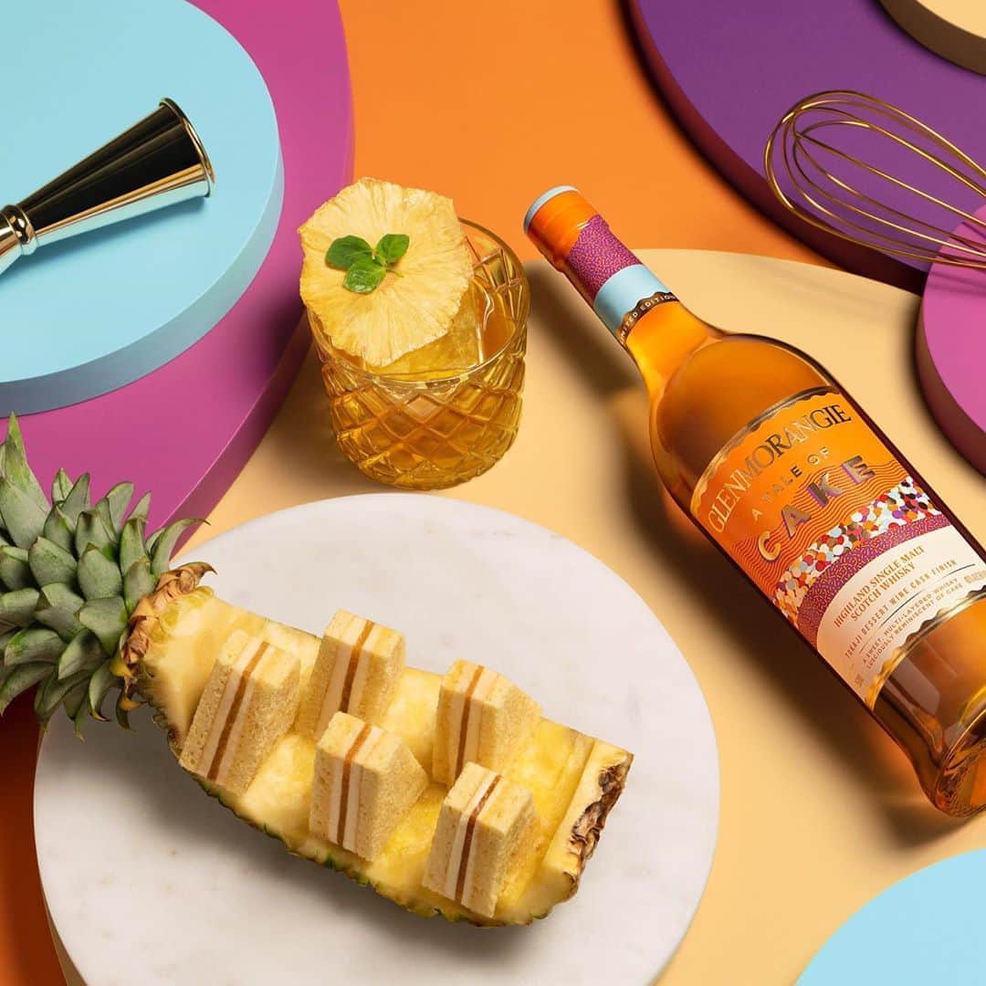 DOMINIQUE ANSEL BAKERYさんのインスタグラム写真 - (DOMINIQUE ANSEL BAKERYInstagram)「I'm so excited to be working with @Glenmorangie on a collaboration for their newest single malt whisky, A Tale of Cake. It's inspired by a pineapple upside down cake that Master Distiller Dr. Bill Lumsden's daughter made for him for his birthday, and is very interestingly aged in Tokaji wine casks, giving it a fragrant subtle note of something I know pretty well: cake! To celebrate its debut (and Dr. Bill and my favorite fruit), I've created this Layered Pineapple Cake, with mini slices of almond cake soaked in passion fruit whisky syrup, layered with caramelized fresh pineapple and silky brown sugar ganache. And if you're in NYC, it'll be available here at Dominique Ansel Bakery in Soho for the next 2 weeks, starting TODAY through October 6th (while supplies last daily). Cheers! #ATaleofCake #Glenmorangie #Whisky #SingleMalt #DrinkResponsibly #ad」9月22日 22時30分 - dominiqueansel