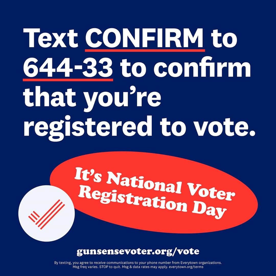 ジュリアン・ムーアさんのインスタグラム写真 - (ジュリアン・ムーアInstagram)「It’s #NationalVoterRegistrationDay, and I’m celebrating by making sure everyone I know is ready to vote.  Are you 100% sure you’re still registered to vote? Text CONFIRM to 644-33 to check.」9月22日 22時41分 - juliannemoore