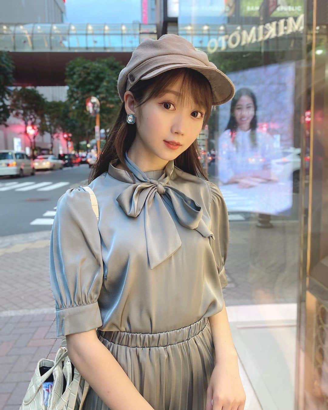 大谷映美里さんのインスタグラム写真 - (大谷映美里Instagram)「🦈 ㅤㅤㅤㅤㅤㅤㅤㅤㅤㅤㅤㅤㅤ 秋な装い🤍 ㅤㅤㅤㅤㅤㅤㅤㅤㅤㅤㅤㅤㅤ 髪の毛も透明感カラーに！💍 暗めの髪色はずっと #emuclaret でお願いしています☁️ いつも理想のカラーをありがとうございます♡ ㅤㅤㅤㅤㅤㅤㅤㅤㅤㅤㅤㅤㅤ お洋服は #voyagetittyandco のセットアップ💎 デザインも艶々な生地感もかわいいの🥺 ㅤㅤㅤㅤㅤㅤㅤㅤㅤㅤㅤㅤㅤ バックとお靴は #zara 、イヤリングは #liquem  キャスケットは #milaowen です(｡ơωơ｡)秋仕様〜🎑 ㅤㅤㅤㅤㅤㅤㅤㅤㅤㅤㅤㅤㅤ」9月22日 22時42分 - otani_emiri