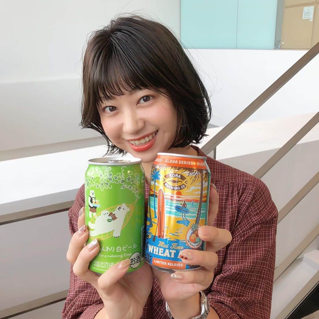 渡辺梨夏子のインスタグラム：「4連休も本当にあっという間。映画にゲームに、美味しいごはんとお酒と美容と趣味時間と...（ときどき仕事）で整いました🕊🕊  髪も秋の気分でトーンダウン。 @akimotonatsuo に可愛くしてもらったよ〜！ いつも自分で切っちゃう前髪もざくざくっと、 お任せしました！ありがとう☺️🍻  #週末記録#めも #秋準備#🍎 #ビールは差し入れ #hairstyle #haircolor  #newhair」
