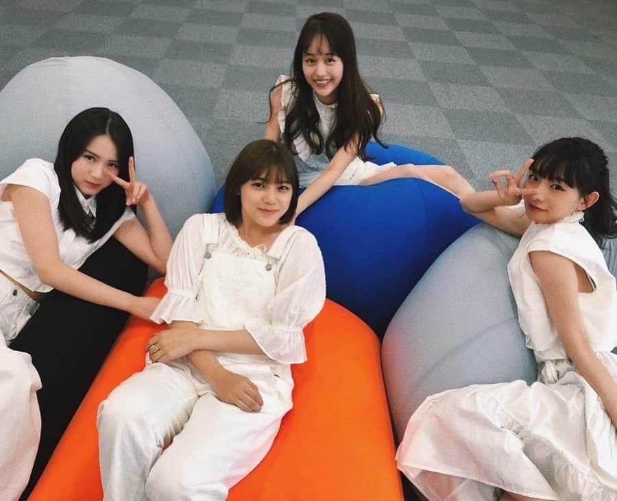 磯部杏莉のインスタグラム：「いよいよ明日。 ドキドキだ…！ ・ この写真は寛子さんが撮ってくれたもの📸 家族感ある。笑 ・ 明日、19時〜YouTubeで逢いましょう✨ ・ #君がいた未来 #島袋寛子 さん #栗本修 さん  #原駅ステージA #Aース」