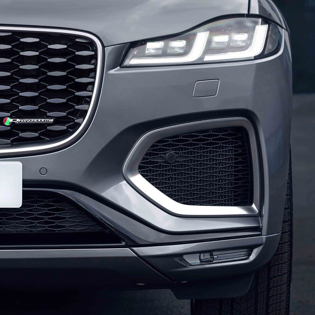 Jaguarさんのインスタグラム写真 - (JaguarInstagram)「Featuring a new sculpted bonnet, super-slim all-LED quad headlights, an enlarged ‘diamond’ detailed grille, and side fender vents now with the iconic Leaper emblem, the New #Jaguar #FPACE has a more assured, dynamic presence.  #Premium #Electric #Luxury #Performance #SUV #EV #PHEV #MHEV #Hybrid #AWD #ElectricCars #Technology #CarsofInstagram」9月22日 23時00分 - jaguar