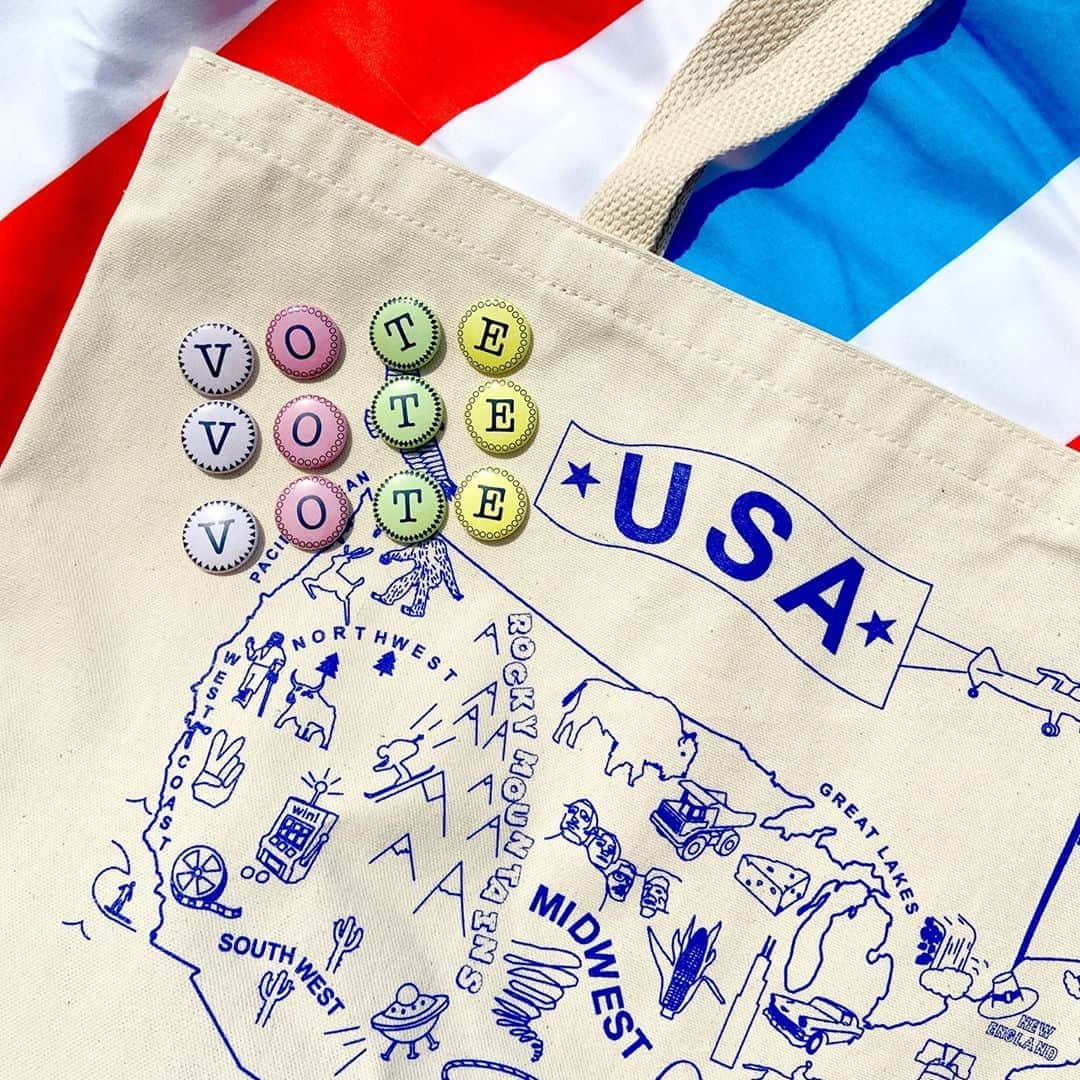 マップトートのインスタグラム：「Are you registered to vote?! If not, head to the link in our bio and DO IT RIGHT NOW! Or if you're not sure, still click the link and double check! We promise it will only be a few minutes of your time and so worth it! 🗳️⁠ #NationalVoterRegistrationDay ⁠」