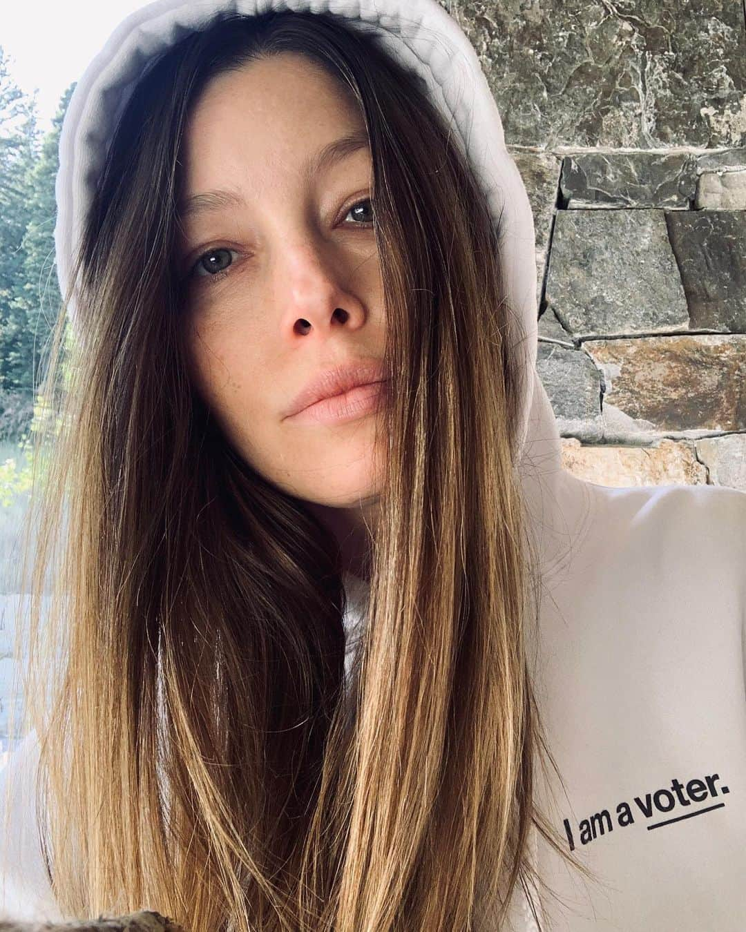 ジェシカ・ビールさんのインスタグラム写真 - (ジェシカ・ビールInstagram)「Today is National Voter Registration Day! Text VOTER to 26797 to register, and make a plan to vote early. Let’s do it for RBG! 💪🏻」9月22日 23時01分 - jessicabiel