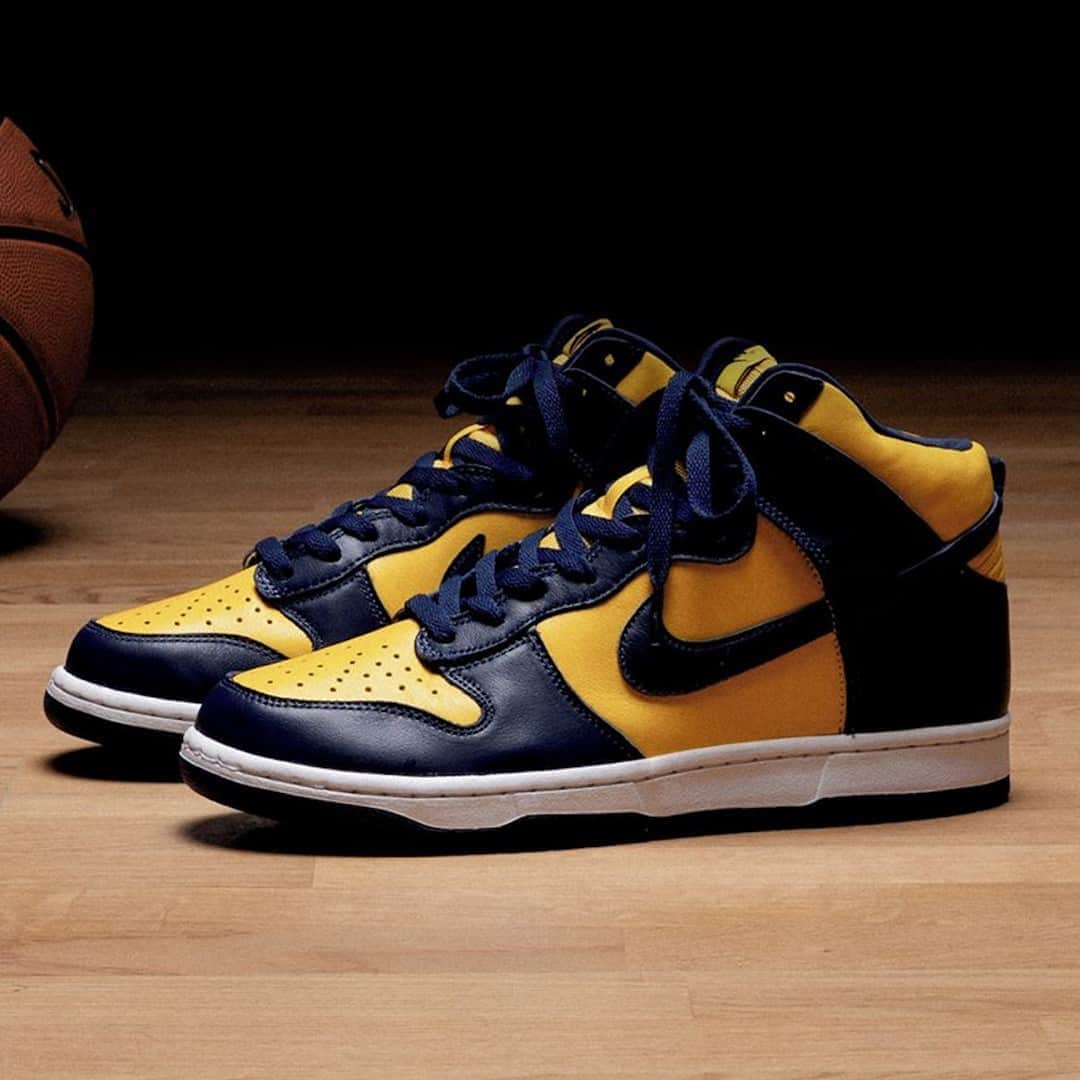 Sneaker Newsさんのインスタグラム写真 - (Sneaker NewsInstagram)「The Nike Dunk High SP "Michigan" officially releases on 9/23 via SNKRS and select retailers. Not an easy cop! Link in bio for a closer look.」9月22日 23時02分 - sneakernews