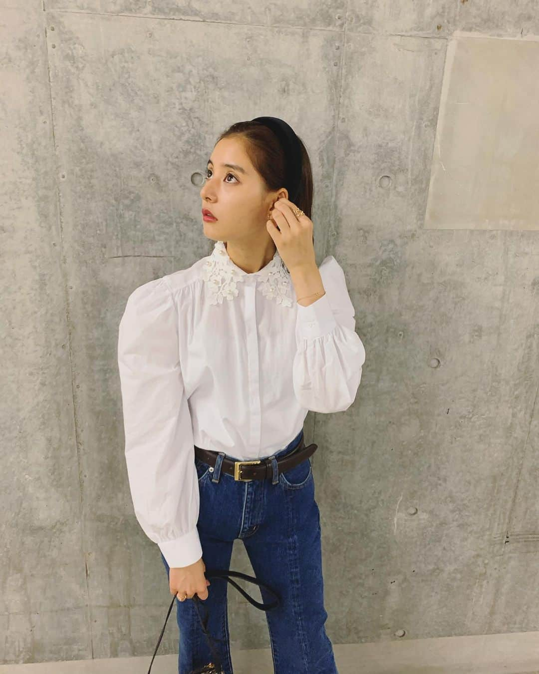 新木優子さんのインスタグラム写真 - (新木優子Instagram)「私服  tops : @zara  bottom : @johnlawrencesullivan_official  shoes : @dior  bag : @dior  belt : @holiday_pr  headband : @coel_y  earcuff : @cafering.platinum   撮影の時だけマスク外しています🙇🏻‍♀️」9月22日 23時17分 - yuuuuukko_