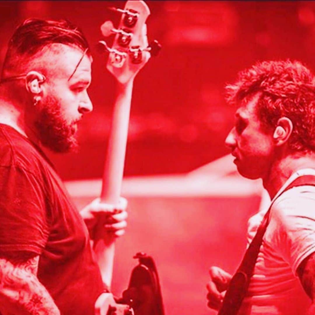 Shinedownさんのインスタグラム写真 - (ShinedownInstagram)「Hey Canada!!! 🇨🇦 Tonight it’s your turn to light up your homes and businesses in ❗️RED❗️to show support for all of our brothers and sisters in the live music and touring industry!! So many of the people in our worldwide community come from Canada including our own @hoogieontheroad! THESE PEOPLE MAKE LIVE MUSIC POSSIBLE! Please join us in showing your support for these men and women. 🇨🇦🇨🇦🇨🇦 #lightuplive #eclaironslesscenes #wemakeeventsnorthamerica #wemakeevents」9月22日 23時43分 - shinedown