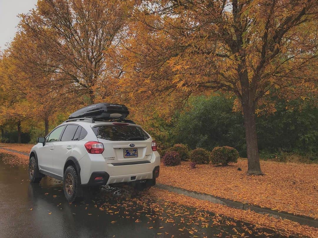 Subaru of Americaさんのインスタグラム写真 - (Subaru of AmericaInstagram)「Brb, we're on our way to the pumpkin patch 🎃!! For the #FirstDayOfFall, tag us in your favorite shots of your Subaru adventuring in the Autumn season. 🍂🍁🍂🍁 (📸: @pnw_crosstrek)」9月22日 23時48分 - subaru_usa
