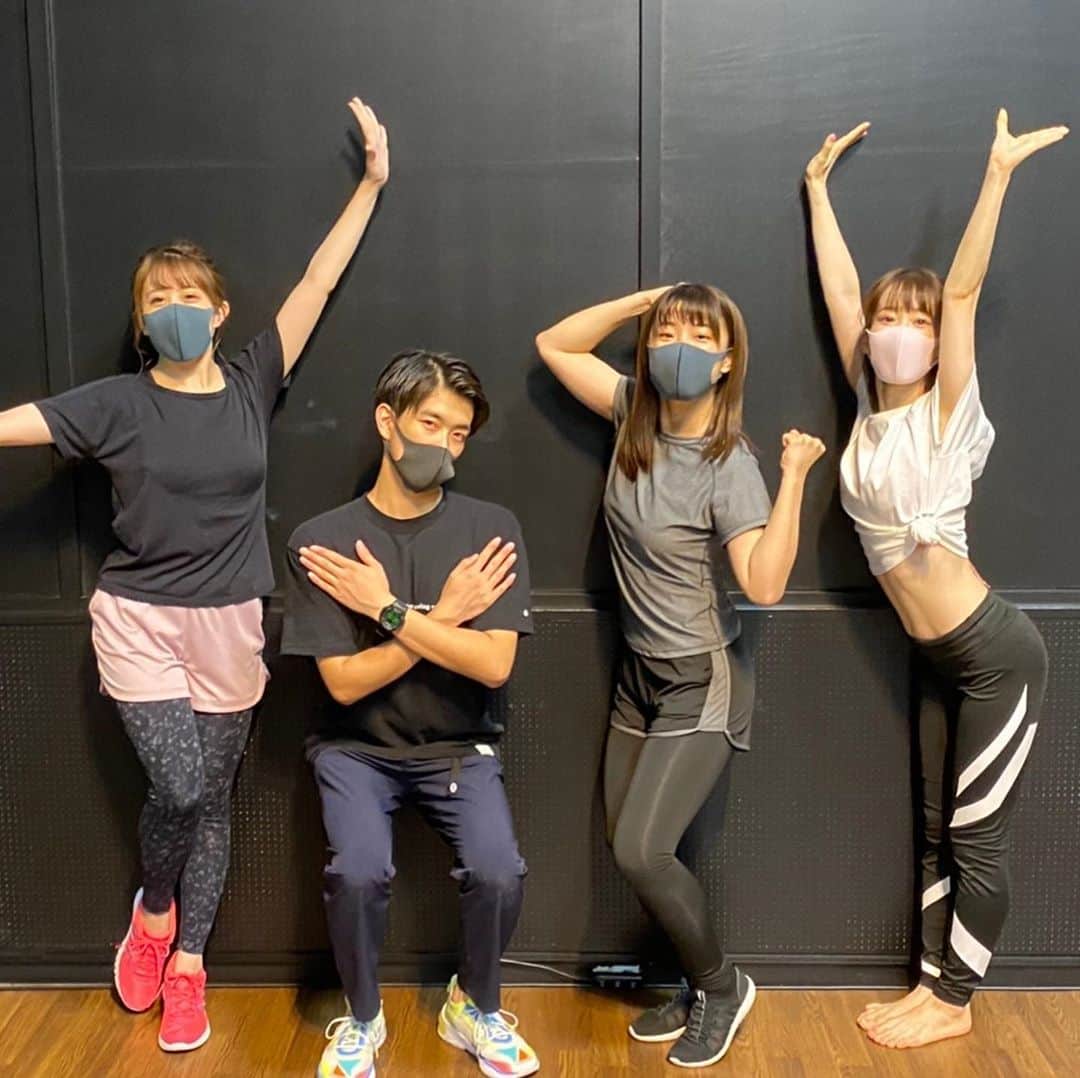 井上麗夢のインスタグラム：「「ダイエットについて」﻿ ﻿ ﻿ 8/23〜9/20にかけて﻿ 東急オアシスさんのD-leagueという﻿ 短期ダイエットスクールの企画に﻿ 参加させていただきました！﻿ ﻿ 自粛でまんまるに太った姿。﻿ 人生最大の数値を叩き出していました😳へへ﻿ 多分ずっと仲良くしていた仲間たちからしてみてもこんなに丸々していた姿なんて初めてみたんじゃないかなと思います。﻿ ﻿ ﻿ コロナ前からちょっとまるまるしてきたな﻿ という思いはありしたが、自分のベスト体重から10キロは増えてましたね😠この企画のために増えた体重を落とさないように、はしていましたが。笑﻿ ﻿ ﻿ ﻿ そこから、誰よりも結果を出す！﻿ というのを心に毎日頑張りました！！！﻿ ﻿ ﻿ ﻿ 私がやったことは﻿ ﻿ お家での筋トレ﻿ 週に一回の生配信トレーニング﻿ 食事管理﻿ ﻿ この3つだけです！﻿ が、この3つがとにかく大事なんですね。﻿ ﻿ ダイエット、やらなきゃ、やろう﻿ と思っていて。何をやればいいのか﻿ 本当はわかっているはずなんですよね。﻿ 私もそうでした。﻿ ﻿ ただ、やるか、やらないか。﻿ ﻿ ﻿ 今日から少しずつ﻿ ダイエットのお話をしていけたらなと思います☺️✨﻿ ﻿ ﻿ ﻿ #ダイエット﻿ #オアシス青山店﻿ #webgymlive﻿ #Webgym ﻿ #短期ダイエットスクール﻿ #シェイプナビ」