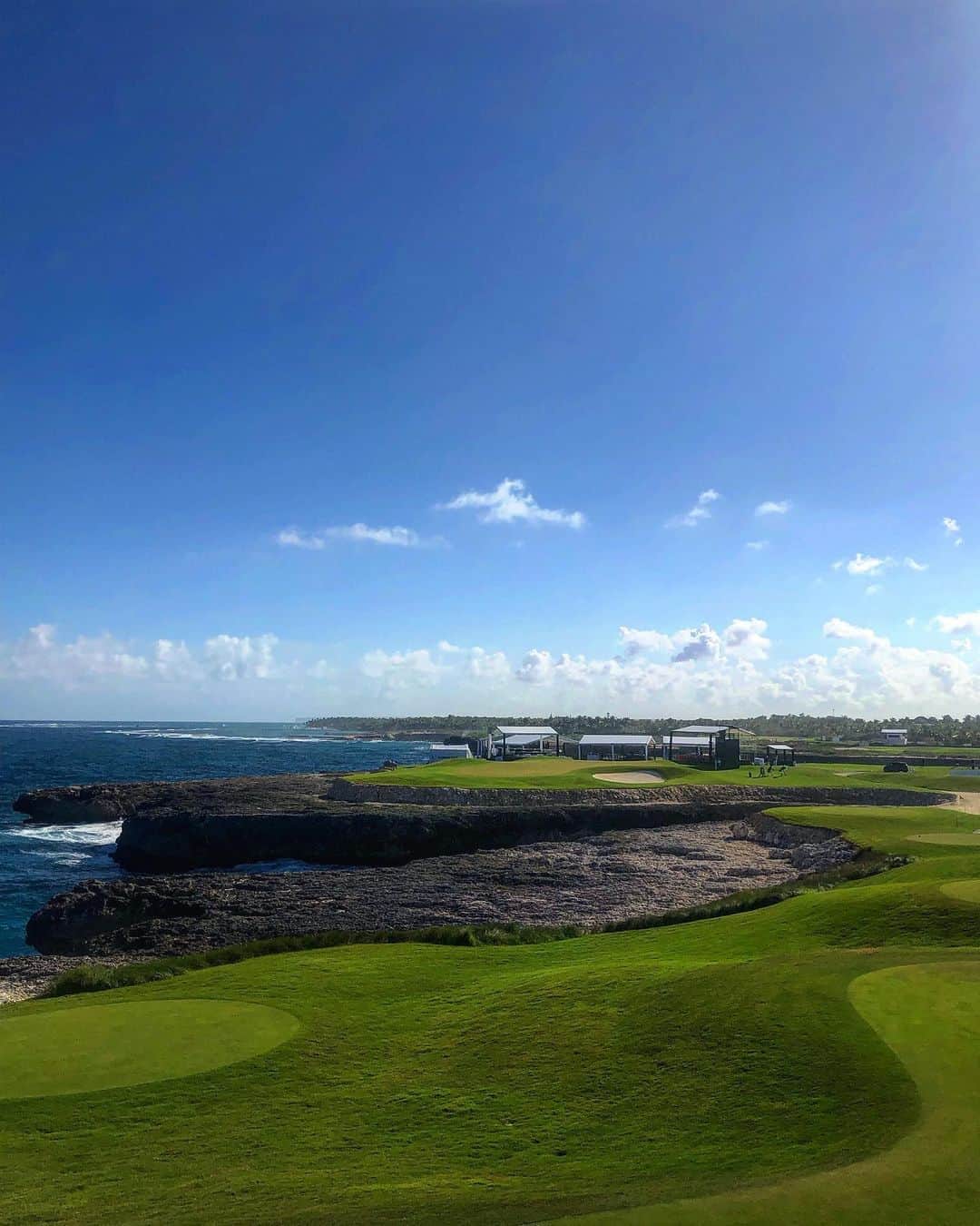 PGA TOURさんのインスタグラム写真 - (PGA TOURInstagram)「Island golf. 🌴⛳️ Welcome to the @coraleschampionship.」9月23日 0時01分 - pgatour
