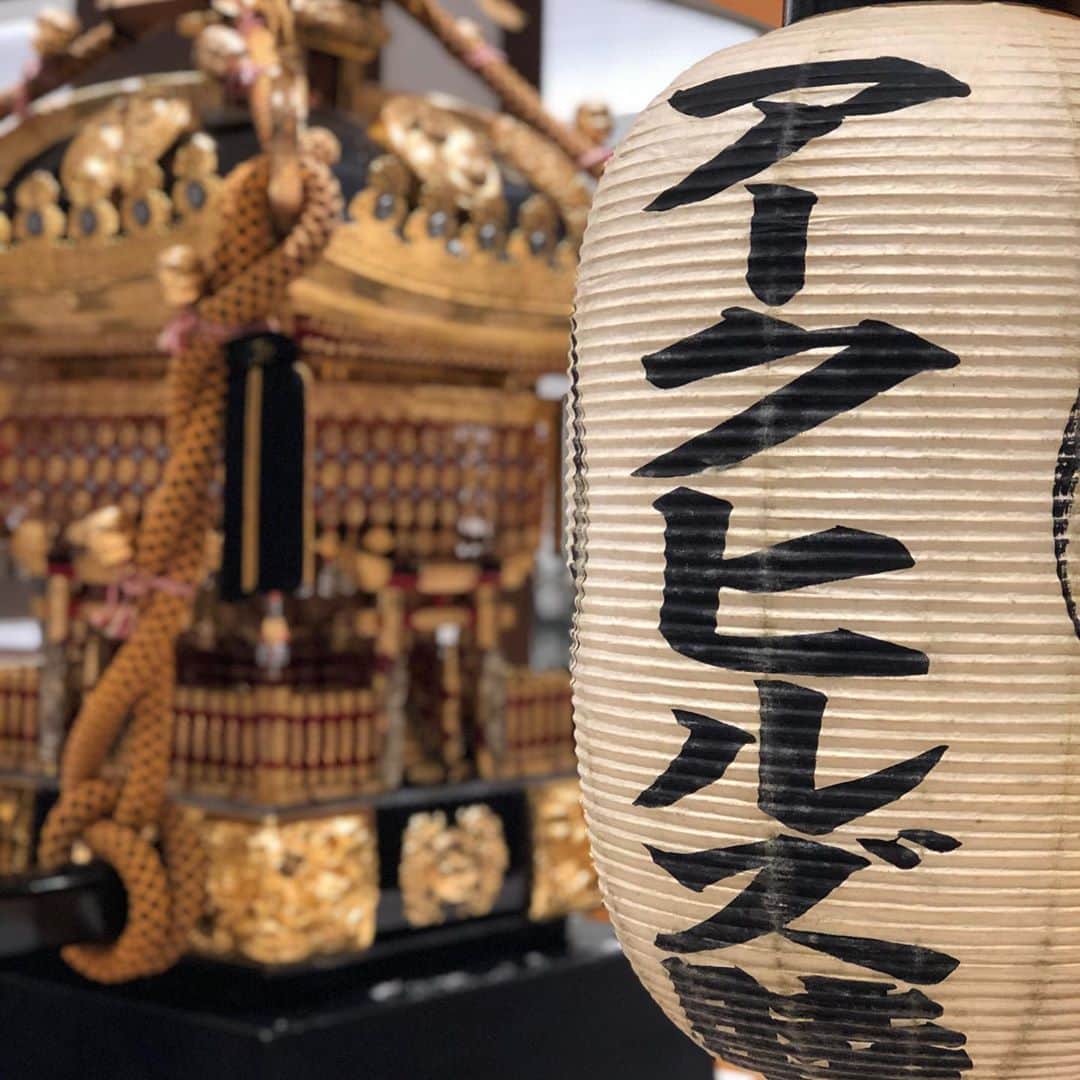 河本準一さんのインスタグラム写真 - (河本準一Instagram)「今年はお祭りのあの風情ある日本の良さを見ることは出来なかった。が、 ビルの中にありました。 #山車 #提灯 #祭り #お祭り #神輿 #河本準一 #comedian #culture  #carnival  #japanese #japan」9月23日 0時09分 - junichi_komoto0407