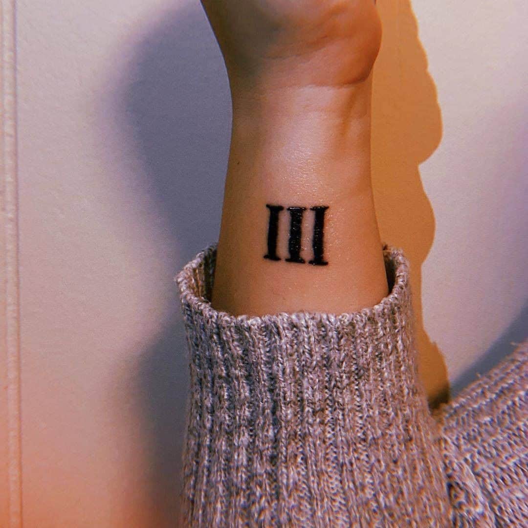 The Lumineersさんのインスタグラム写真 - (The LumineersInstagram)「We applaud your growth and your sweet #mylumineerstattoo. Thank you @aprecopio for sharing this with us 👏   What does the next chapter mean to you guys?」9月23日 0時03分 - thelumineers