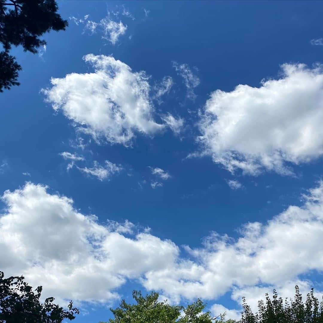 オ・ヨンソさんのインスタグラム写真 - (オ・ヨンソInstagram)「요즘찍는건 하늘이랑 구름이네🌈☁️🌞」9月23日 0時09分 - ohvely22