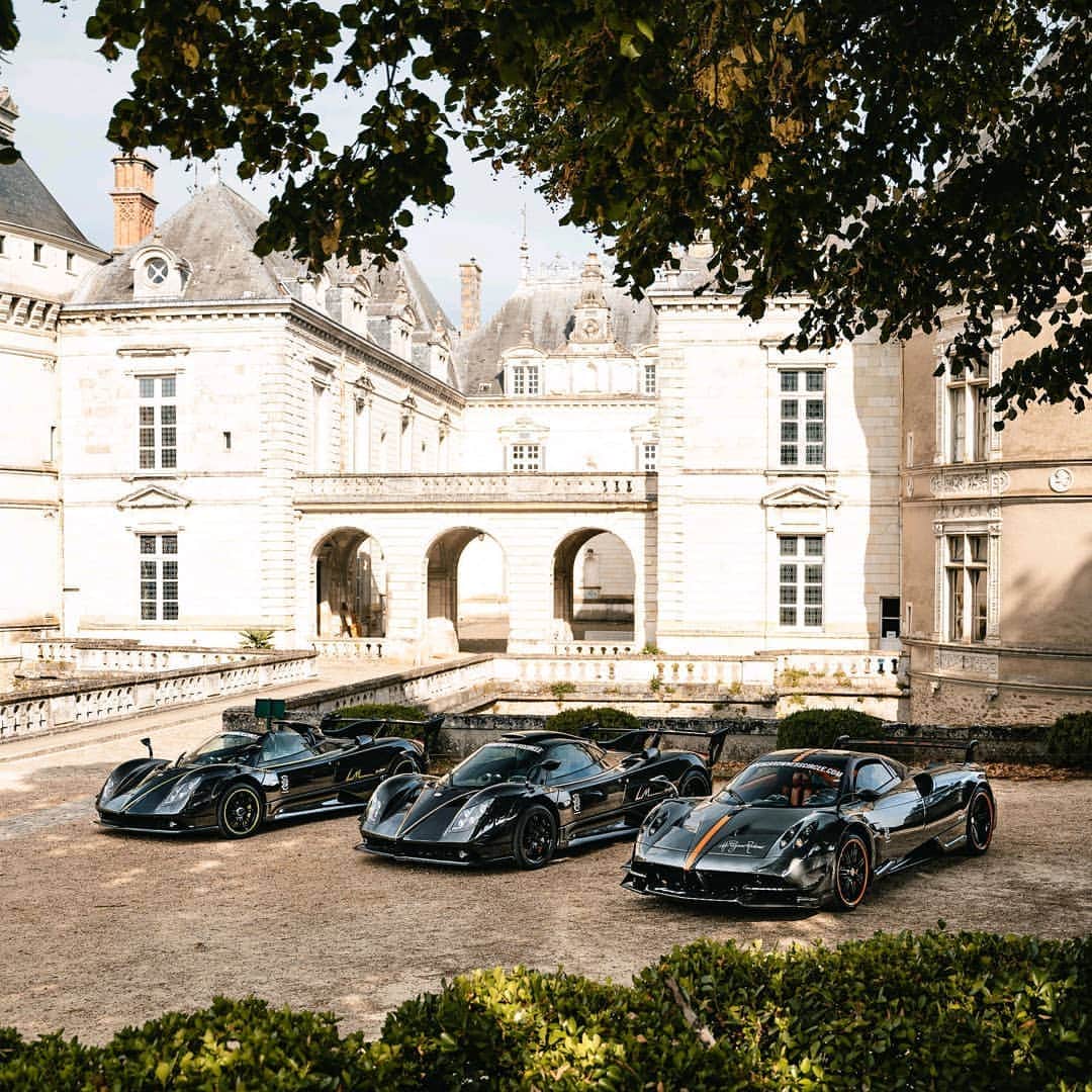 パガーニ・アウトモビリのインスタグラム：「The Pagani Huayra BC with the two Zonda LM, stunning! Can you tell us what "LM" stands for? Tip: take a look at the optical unit, in particular, what does it remind you of?⠀ ⠀ Great time with @SupercarOwnersCircle⠀ ⠀ #pagani #Zonda #ZondaLM #Huayra #HuayraBC #SOCGoesToLeMans #SupercarOwnersCircle #SOCEvent #SOC⠀ ⠀ Pic by @ermes_images @sajinpark」