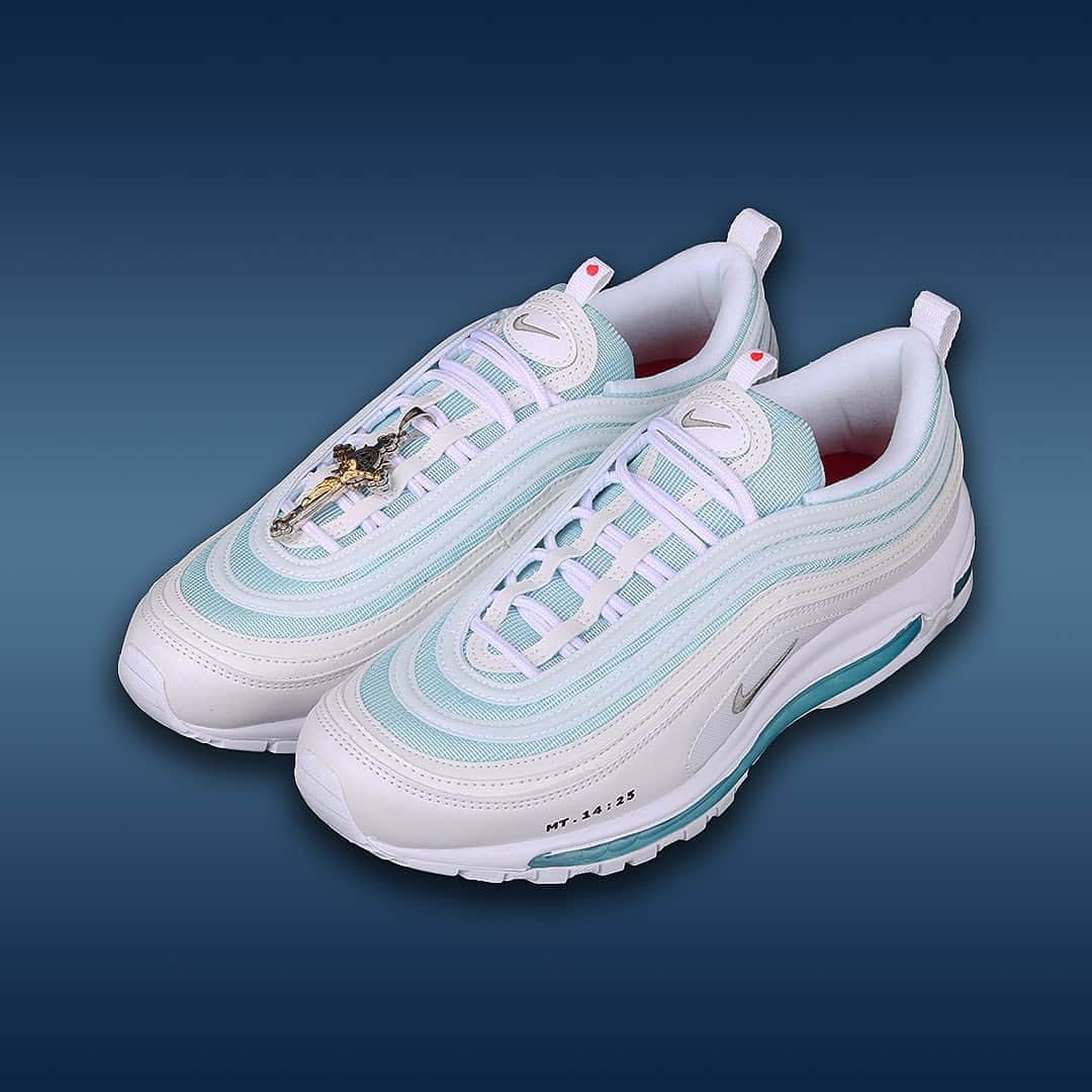 shoes ????さんのインスタグラム写真 - (shoes ????Instagram)「MSCHF x INRI x Nike Air Max 97 🥶   “Walk On Water” 💧  Are these the 🐐 as far as Air Max 97 collabs go? 👇」9月23日 0時27分 - shoes