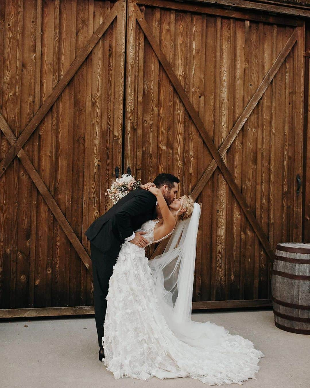 Galia Lahavさんのインスタグラム写真 - (Galia LahavInstagram)「1 YEAR ❤️ // Happy 1st Wedding Anniversary to our gorgeous #GLBride @sabina ! We can’t believe it’s already been a year since you graced us in your GL Gowns 💕 We love you!! 📷@jordanvoth」9月23日 0時21分 - galialahav