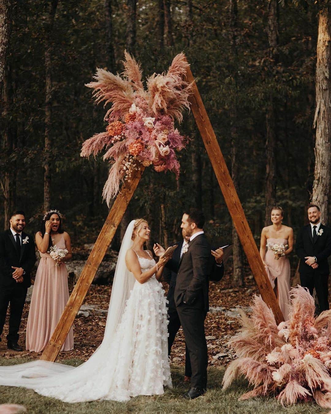 Galia Lahavさんのインスタグラム写真 - (Galia LahavInstagram)「1 YEAR ❤️ // Happy 1st Wedding Anniversary to our gorgeous #GLBride @sabina ! We can’t believe it’s already been a year since you graced us in your GL Gowns 💕 We love you!! 📷@jordanvoth」9月23日 0時21分 - galialahav